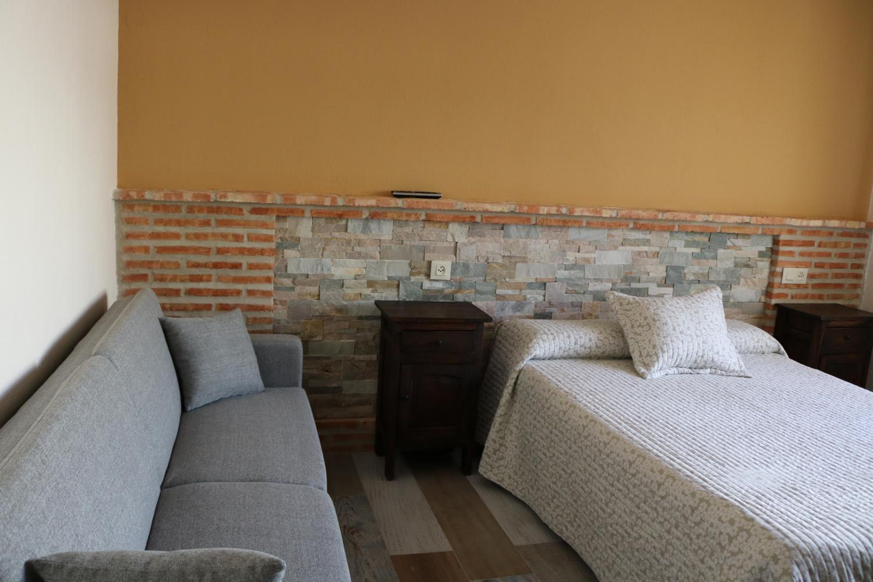 Double Room with Private Bathroom photo 3