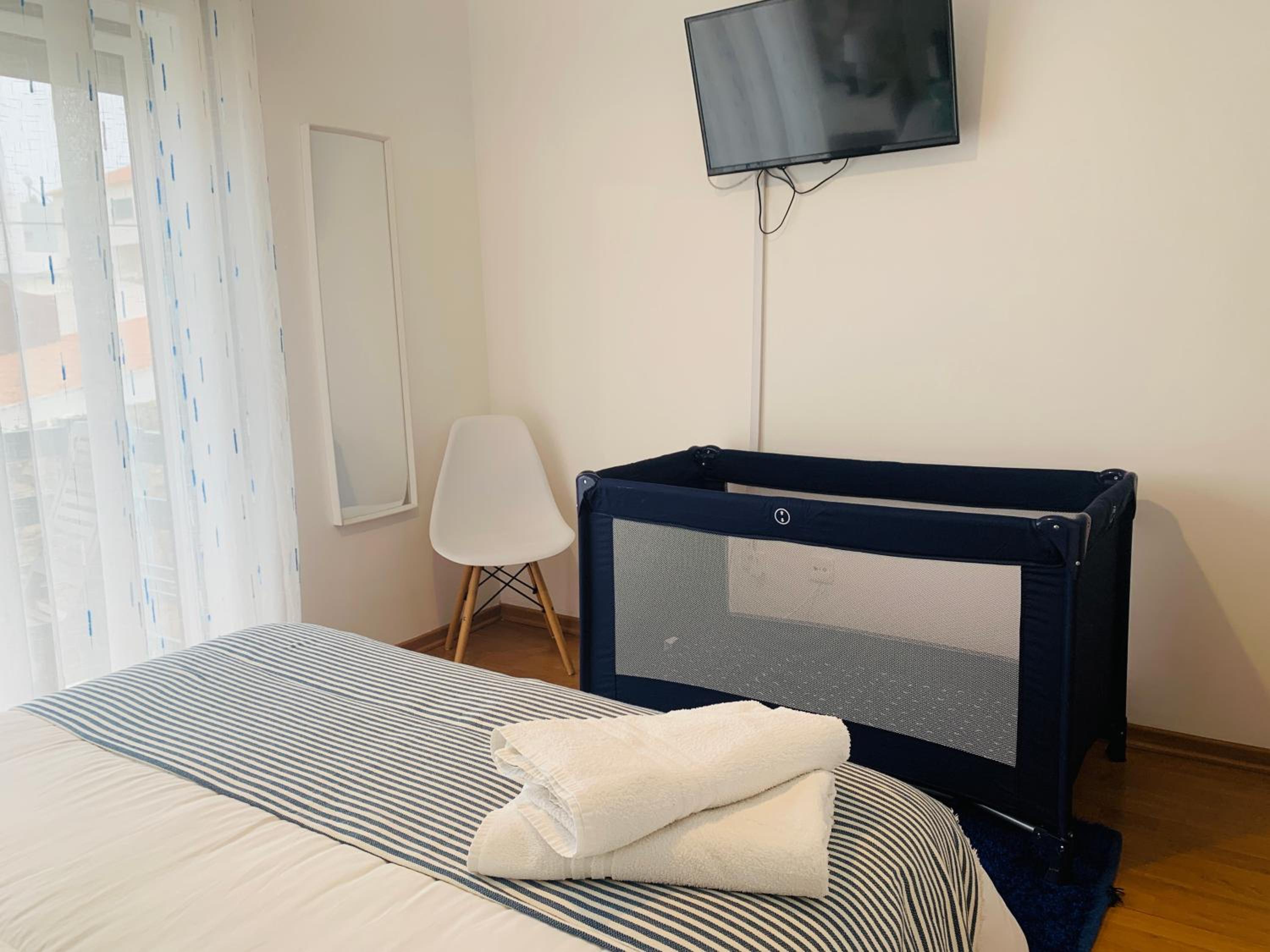 Three-Bedroom Apartment - Photo 6