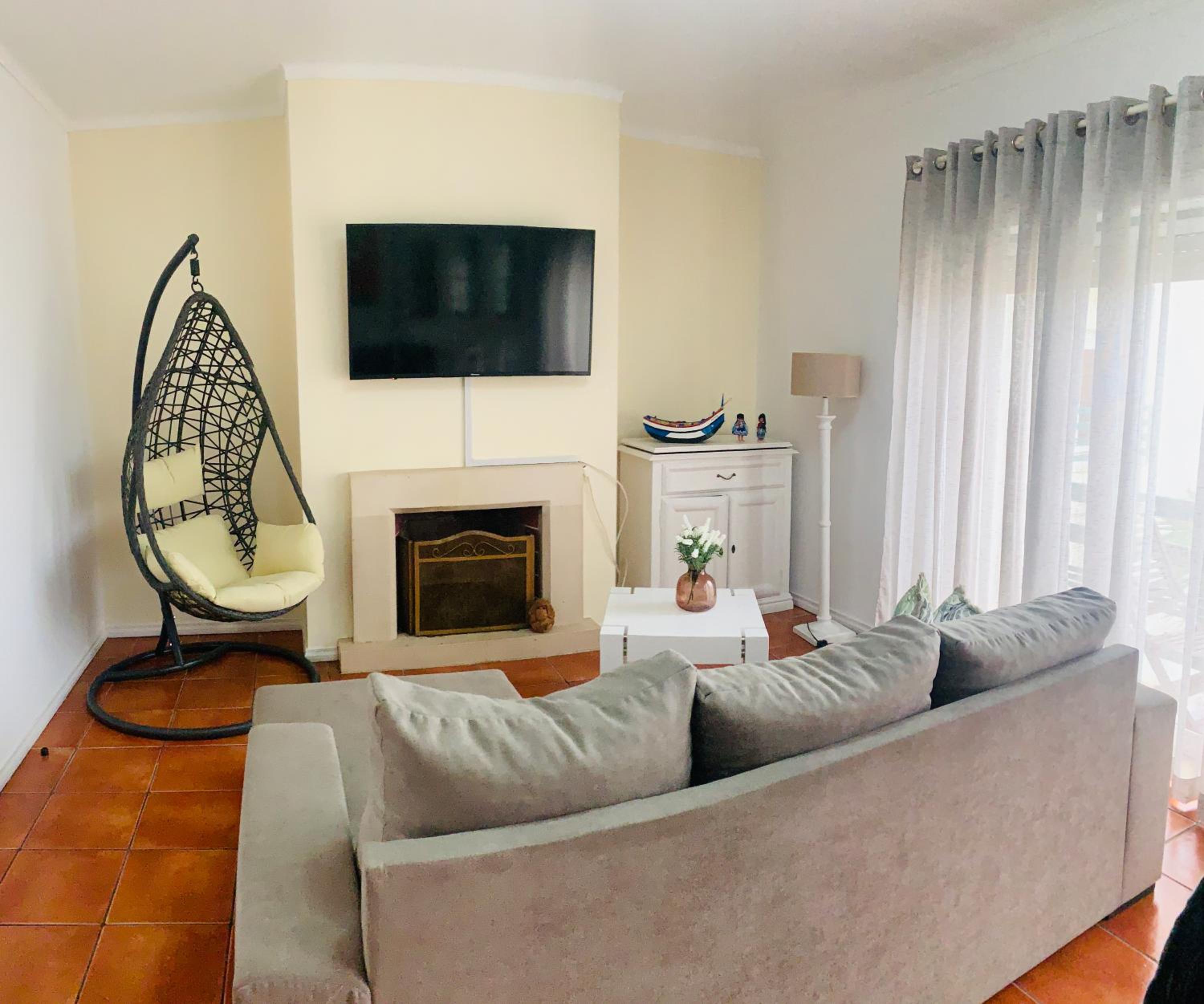 Three-Bedroom Apartment - Photo 12