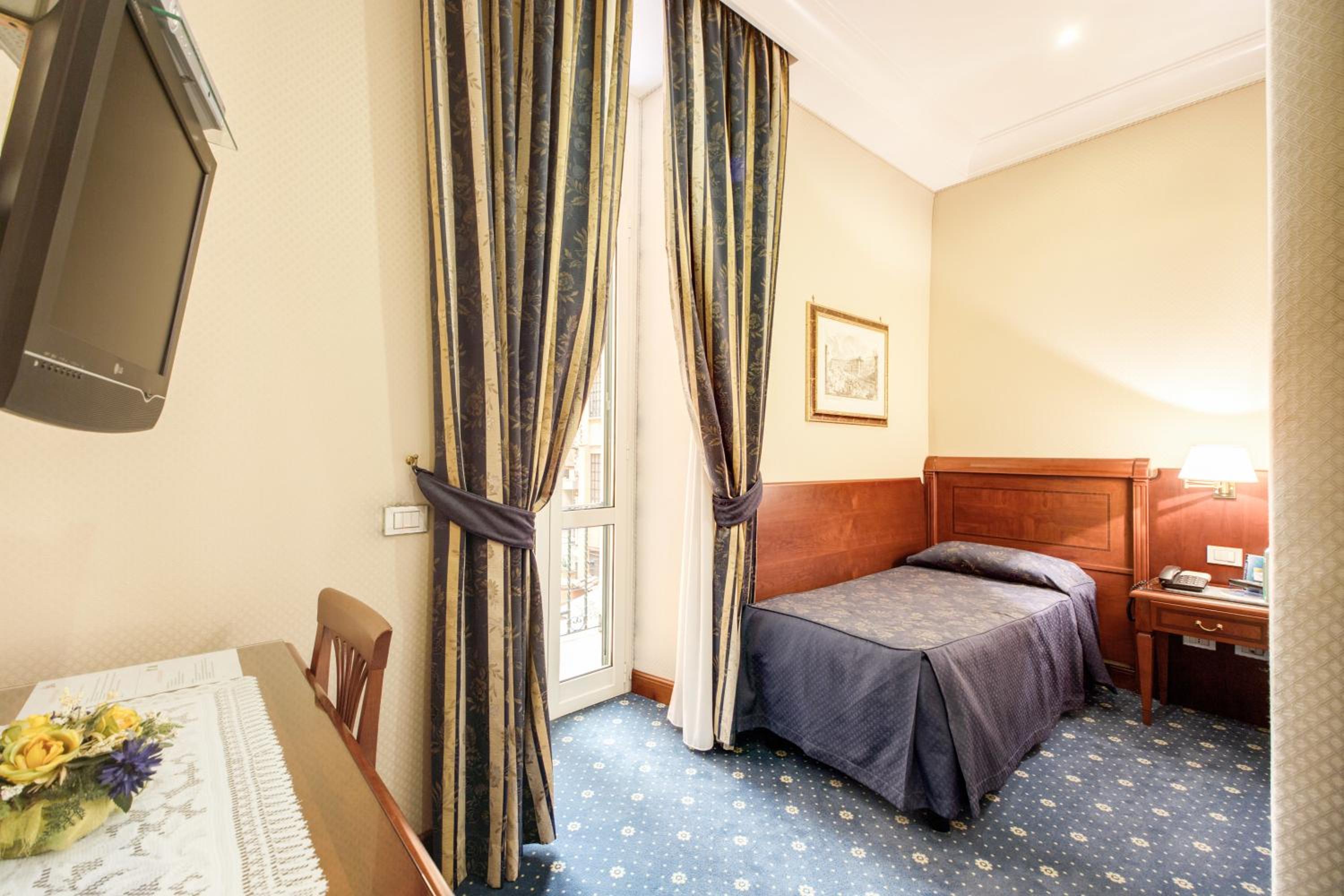 Single Room with Balcony photo 1