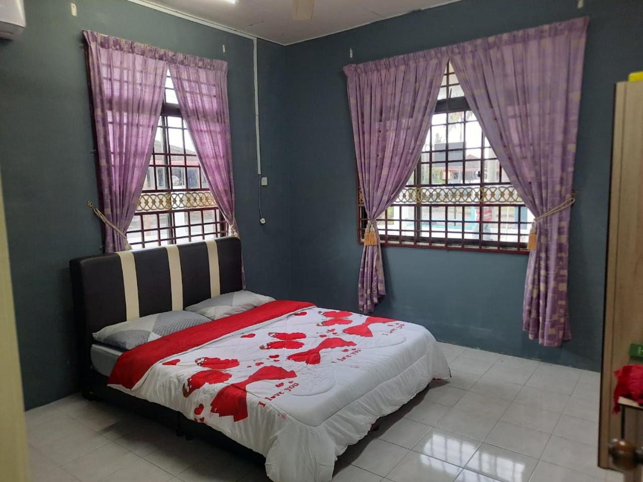 Three-Bedroom House photo 1