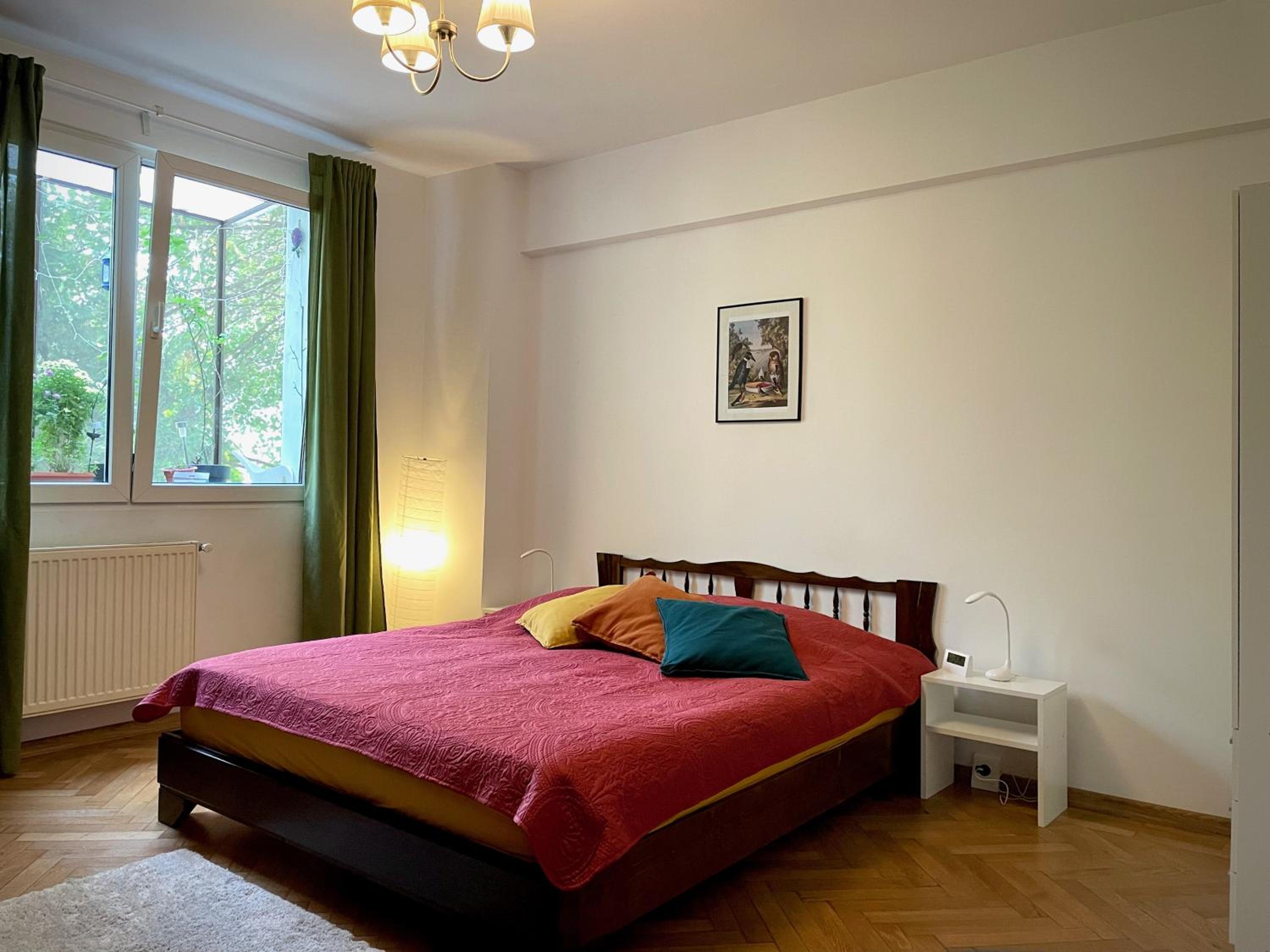 One-Bedroom Apartment photo 1