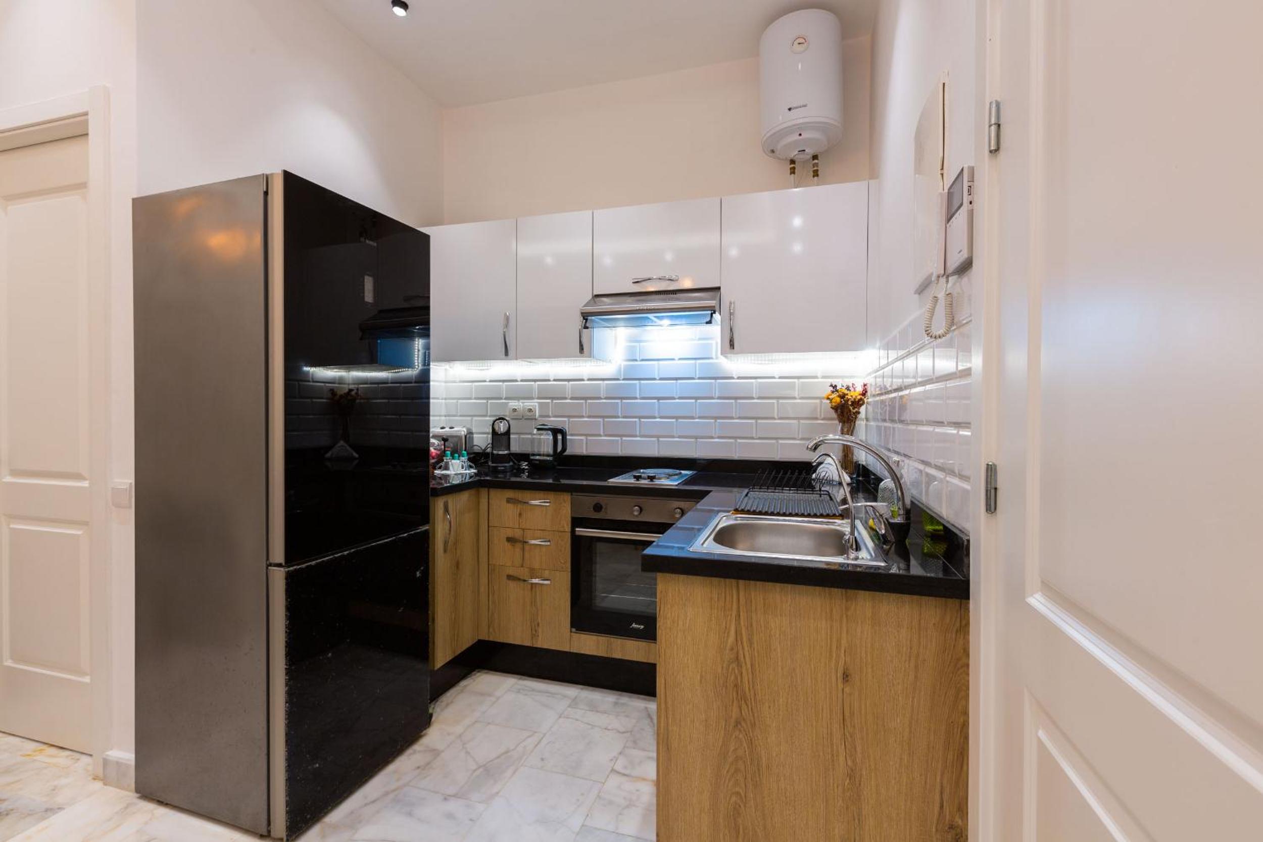 One-Bedroom Apartment - Photo 3