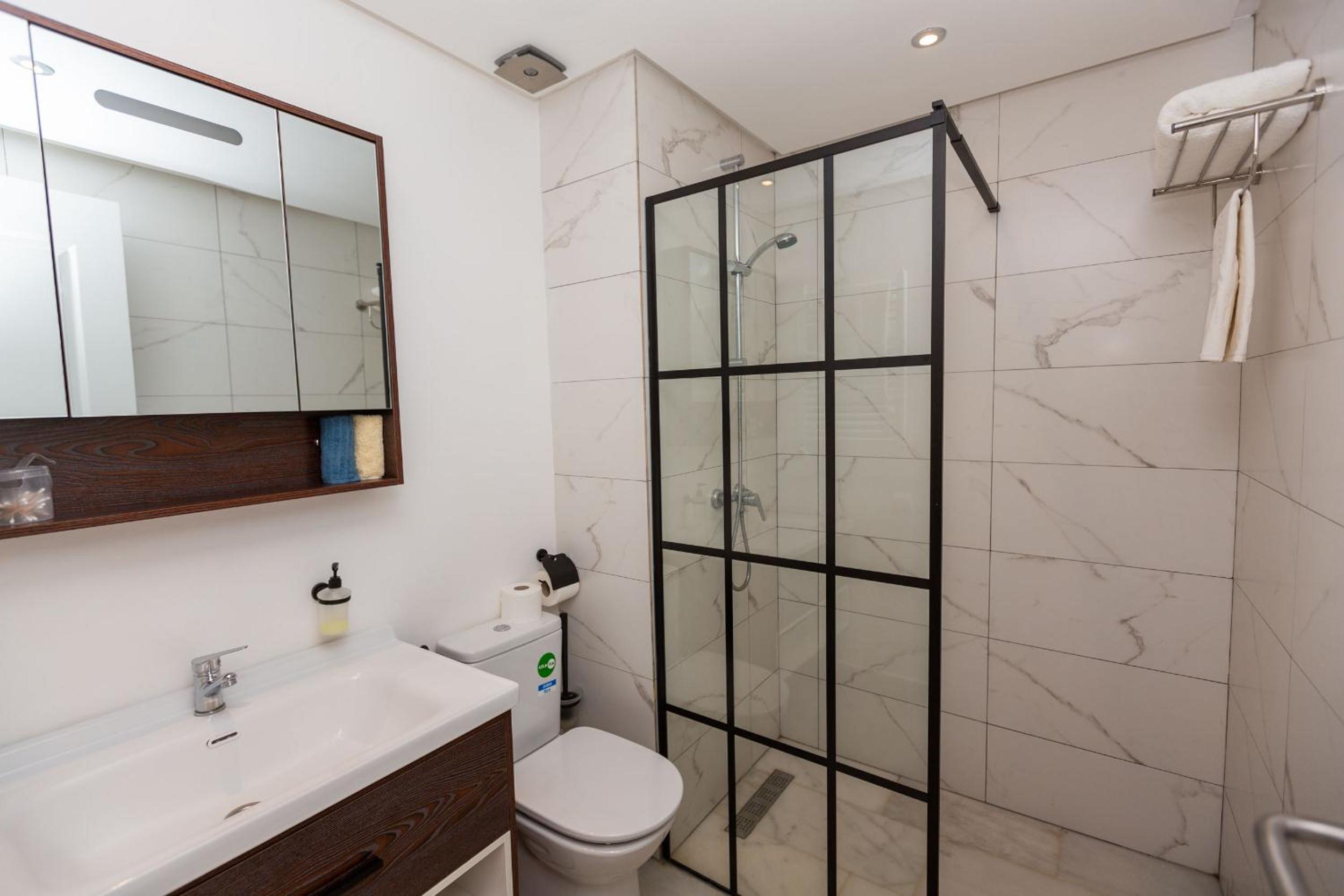 One-Bedroom Apartment - Photo 2