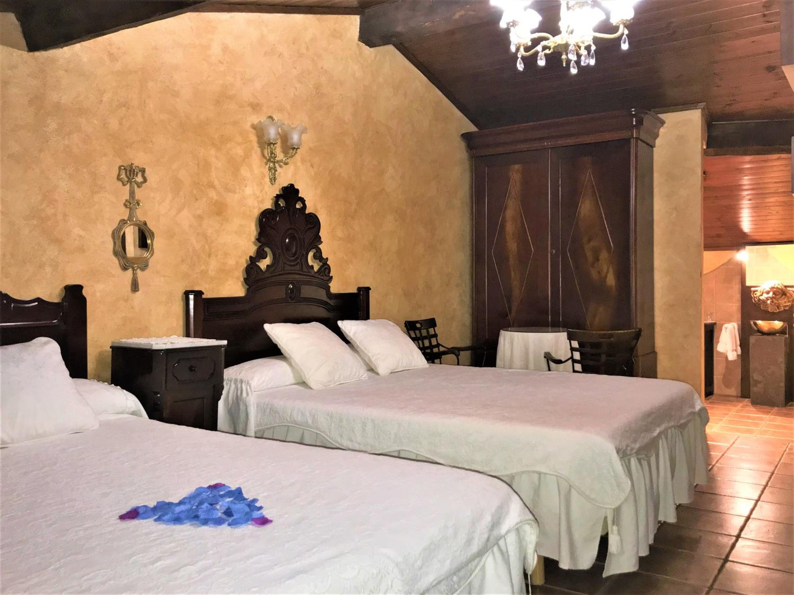 Twin Room with Private Bathroom photo 2