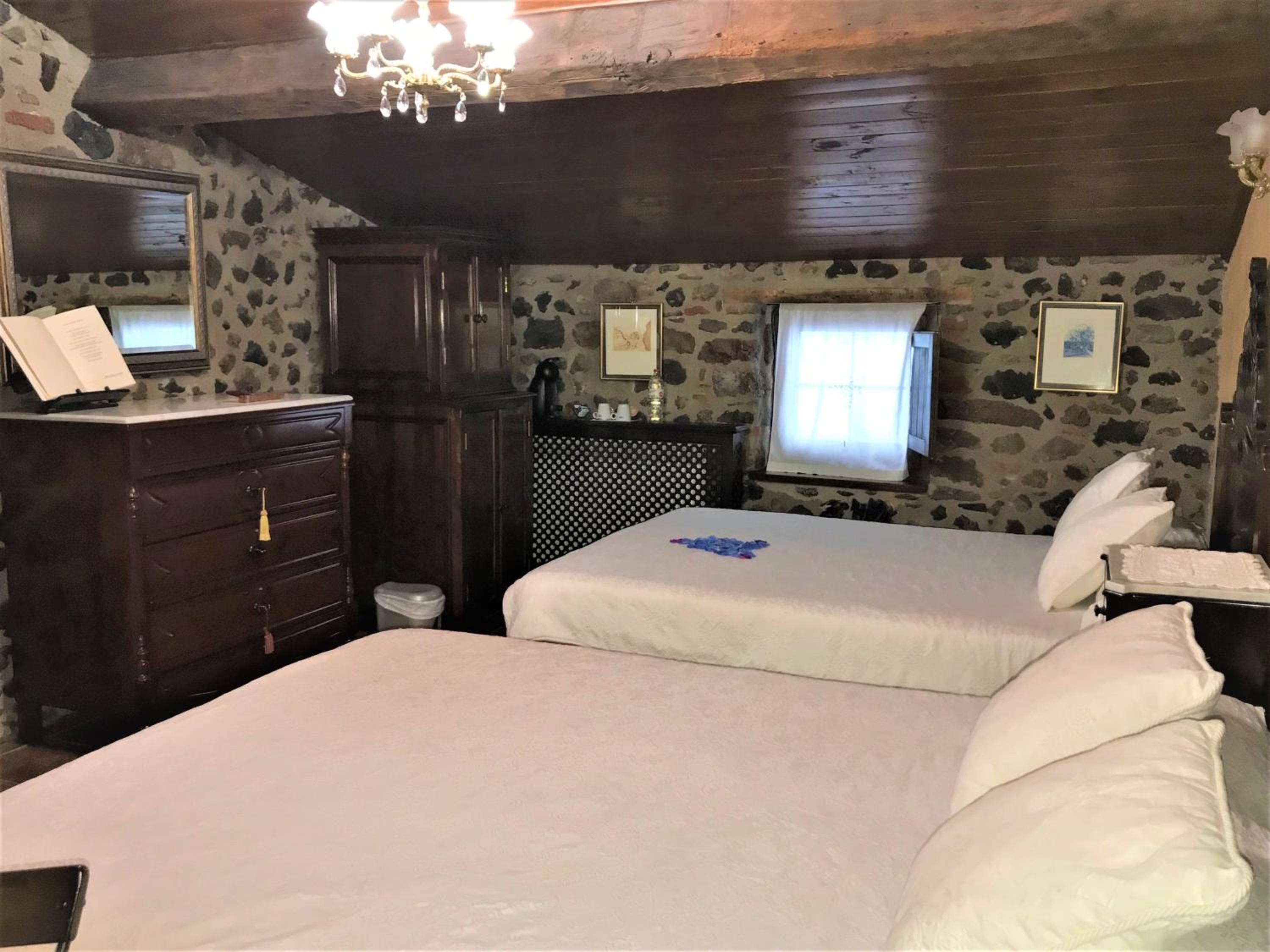 Twin Room with Private Bathroom photo 3