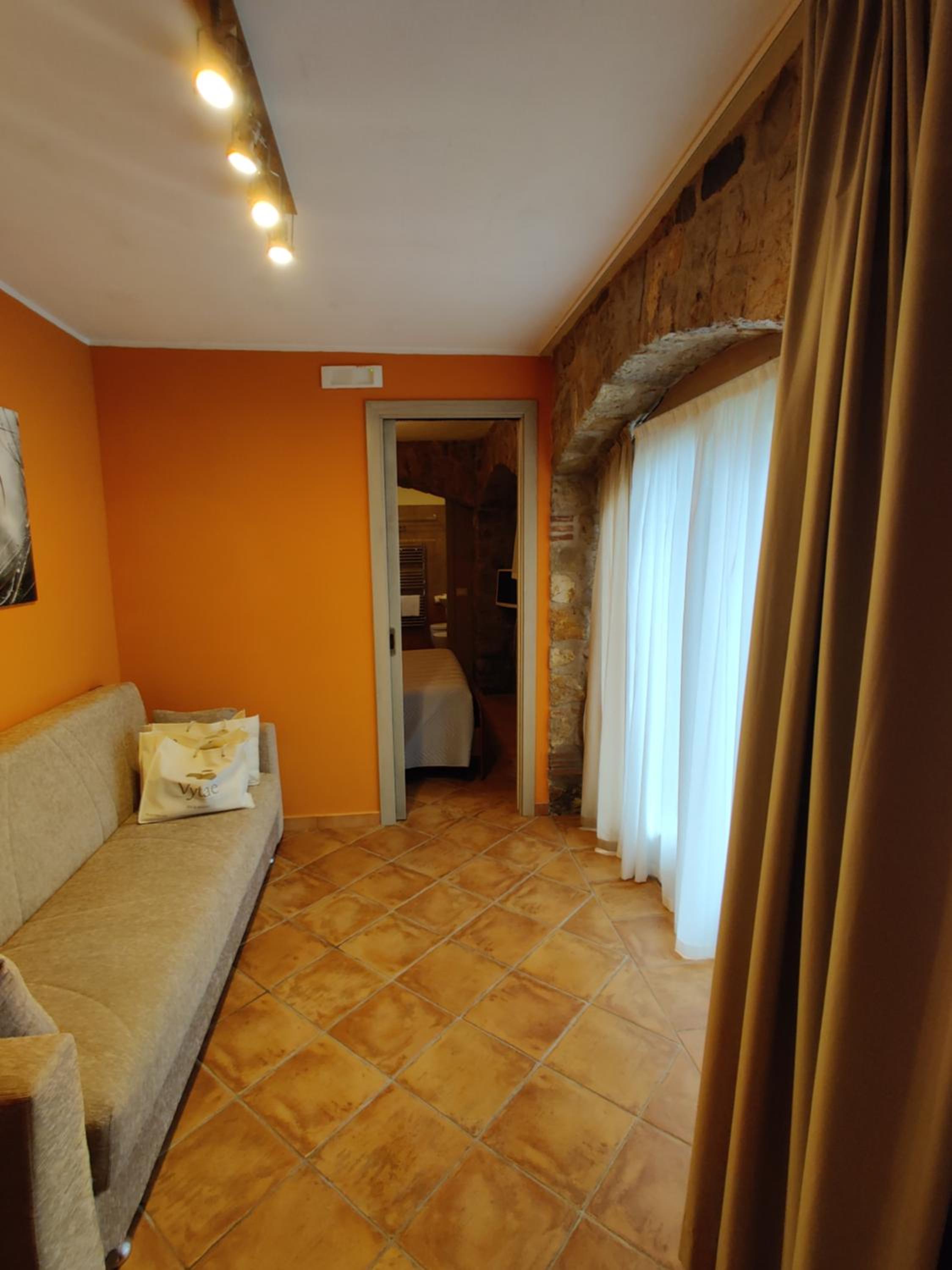 Double Room with Spa Access - Photo 8