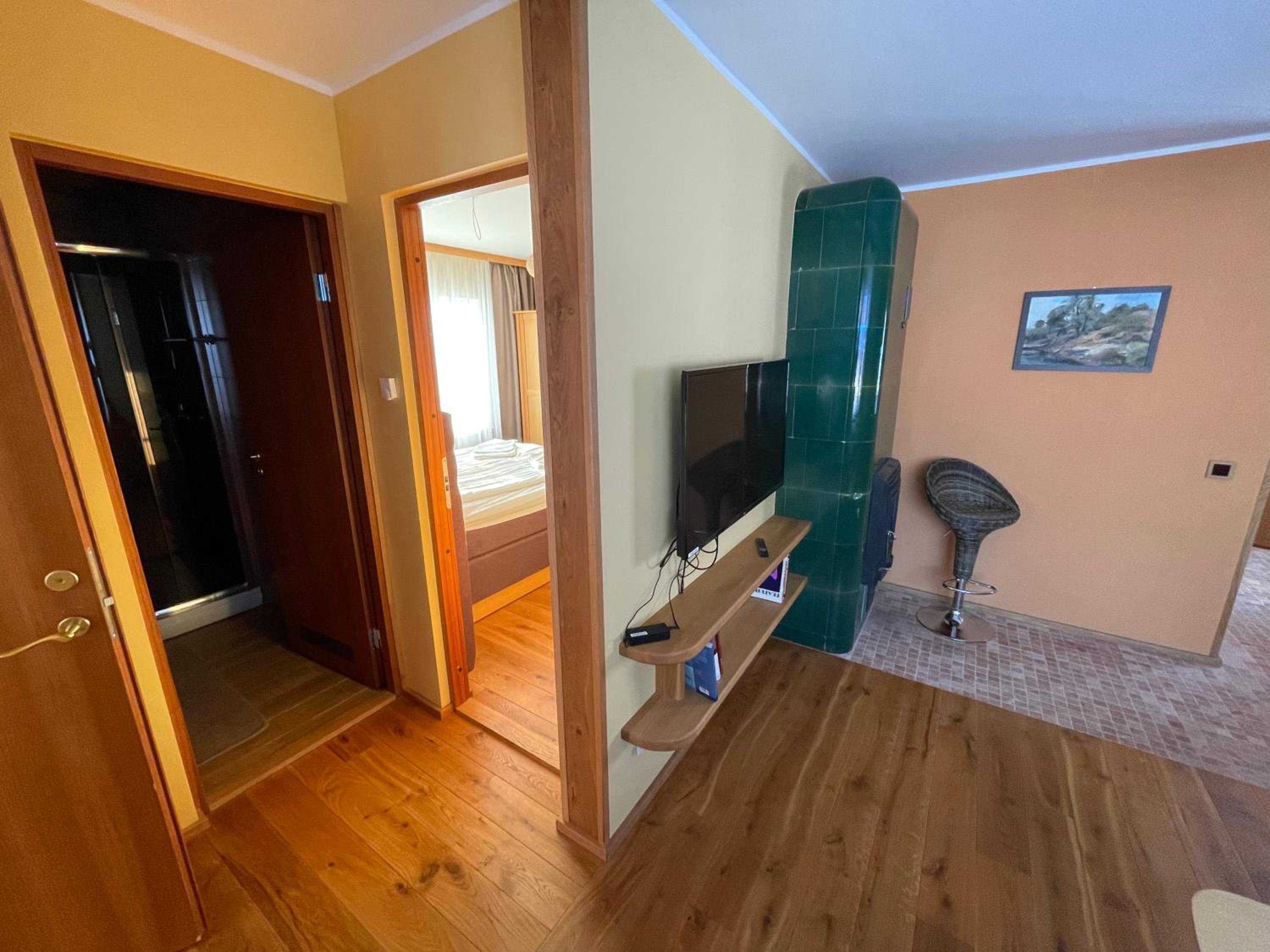 Apartment photo 2