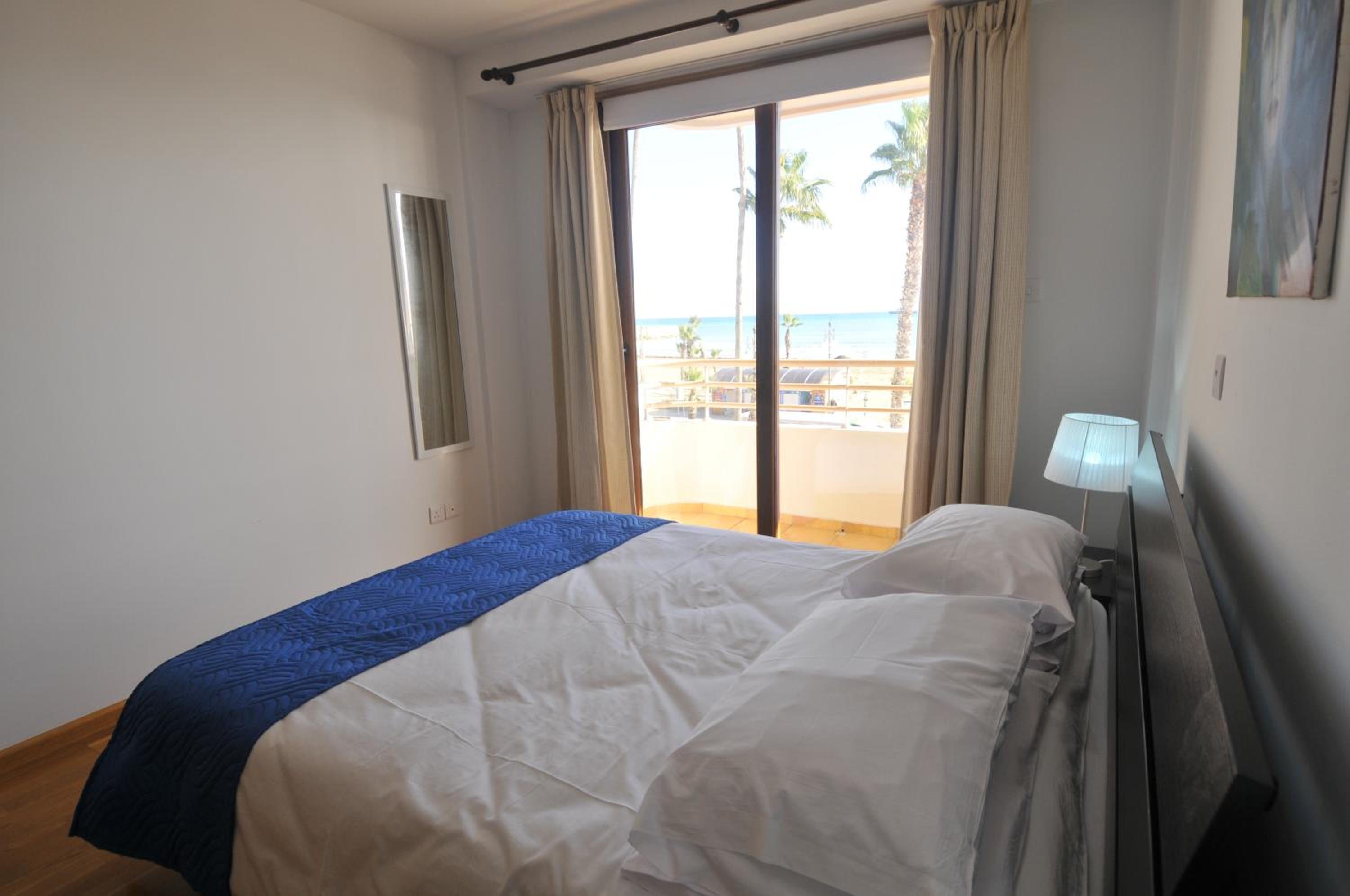 Two-Bedroom Apartment with Sea View - Photo 26