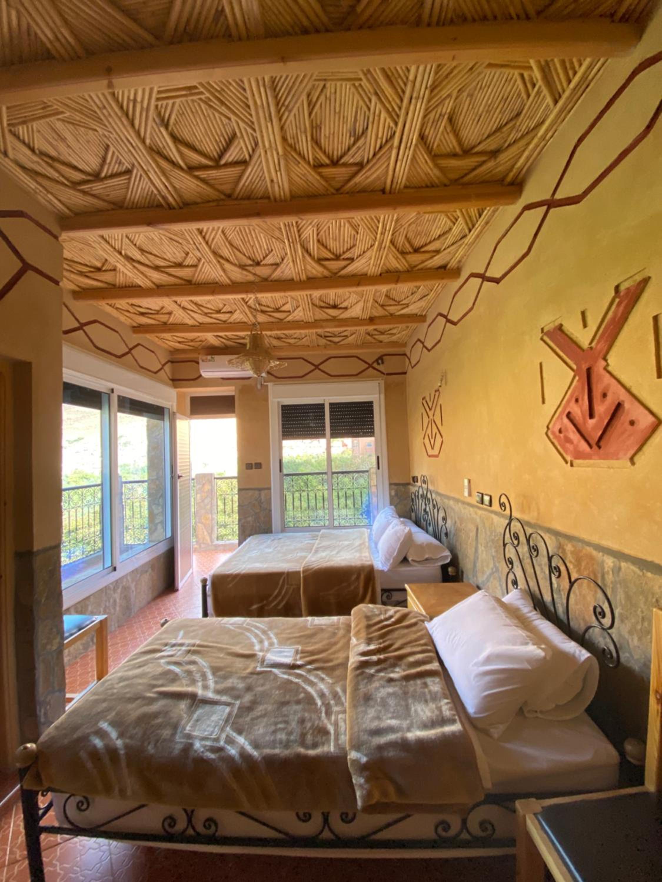 Deluxe Double Room with Balcony - Photo 4