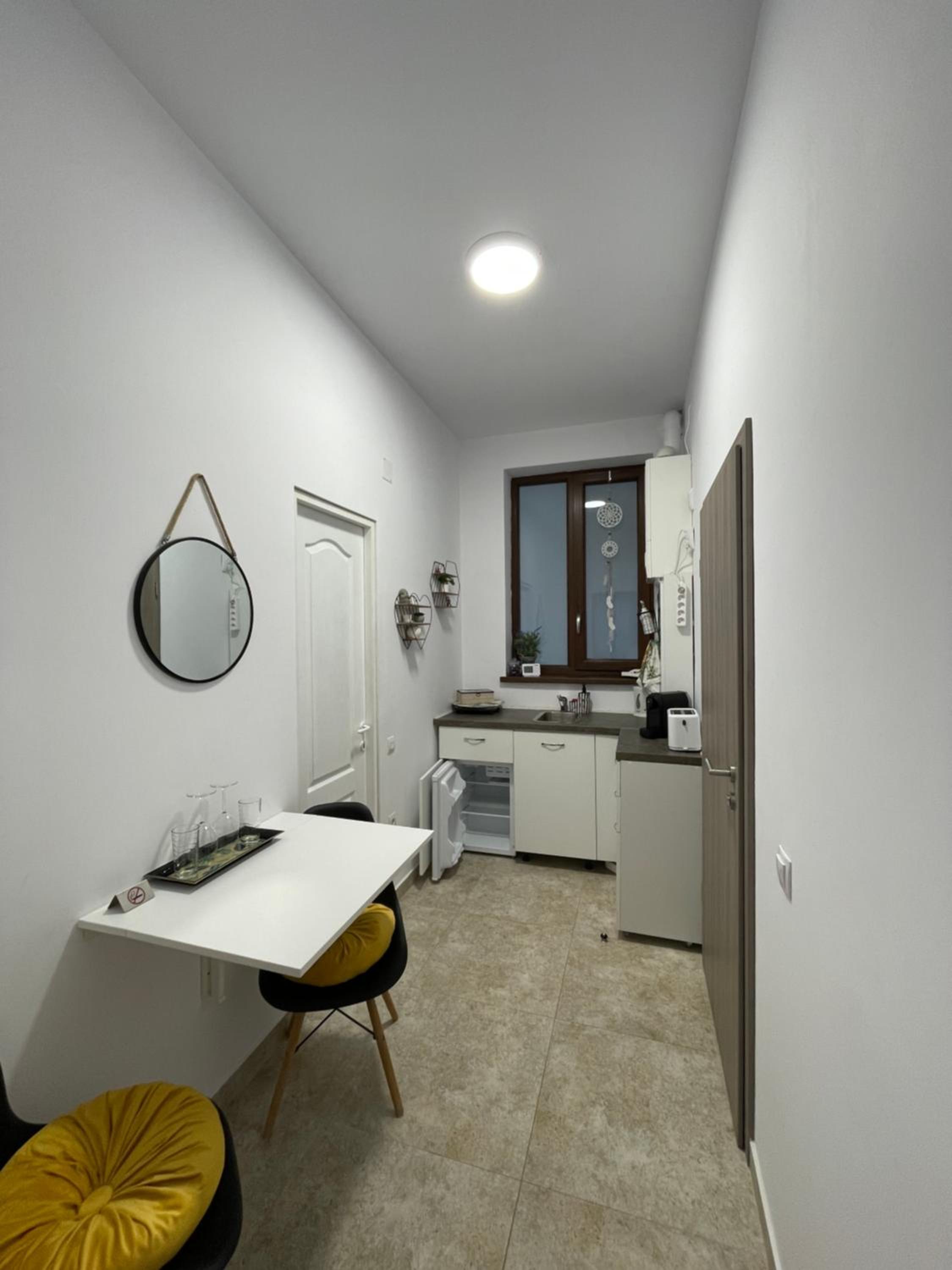 One-Bedroom Apartment - Photo 6