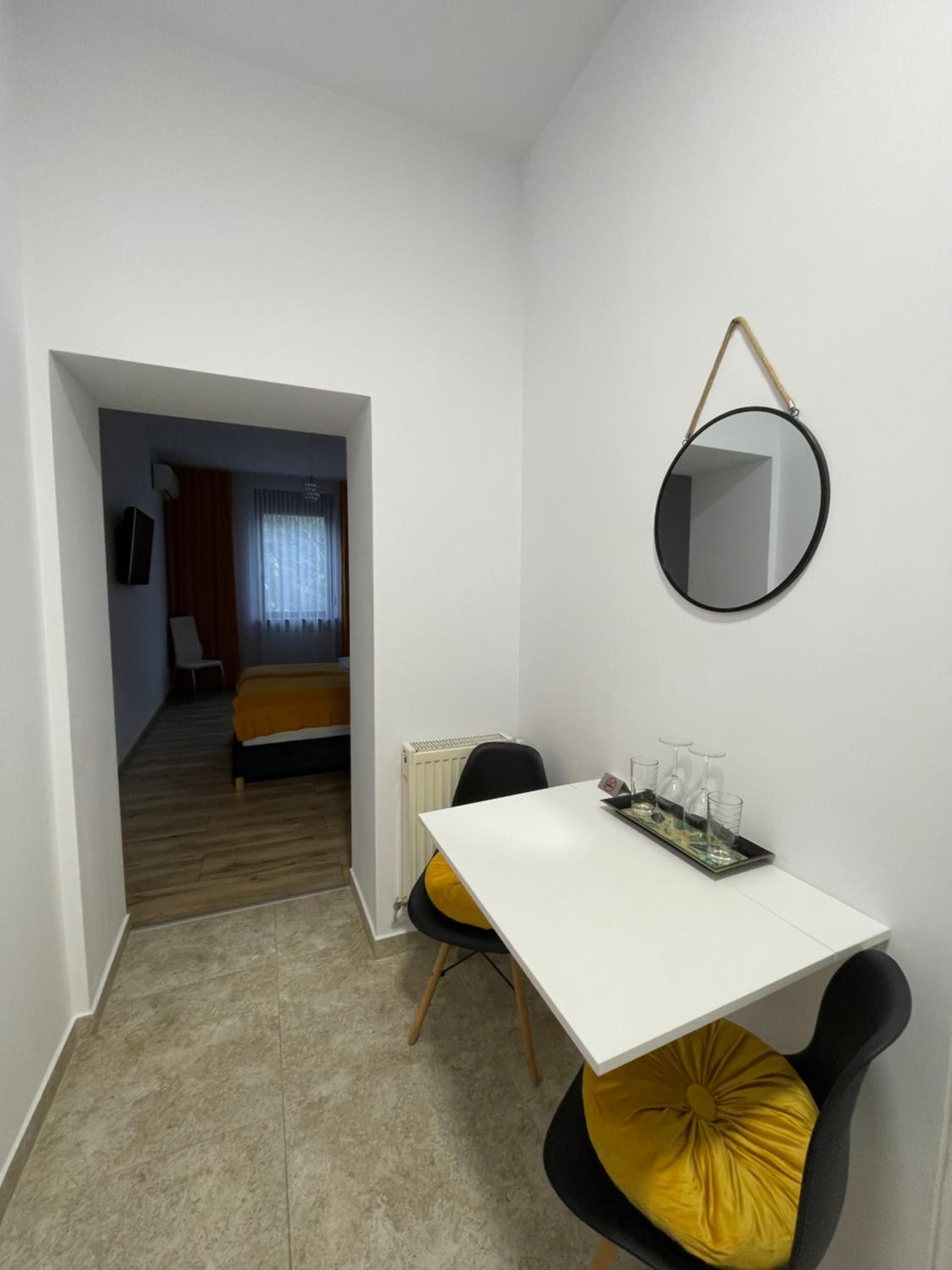 One-Bedroom Apartment - Photo 7