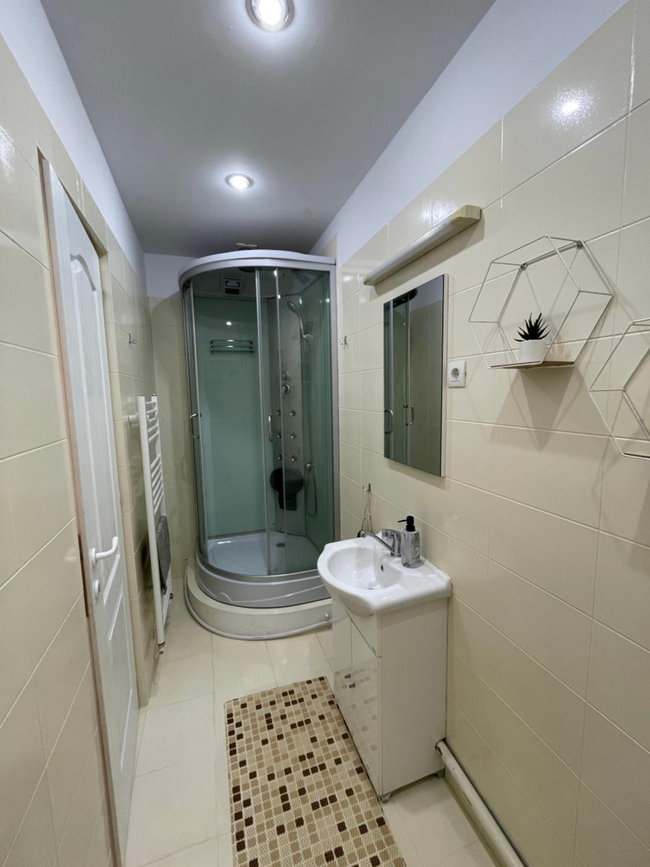 One-Bedroom Apartment - Photo 13