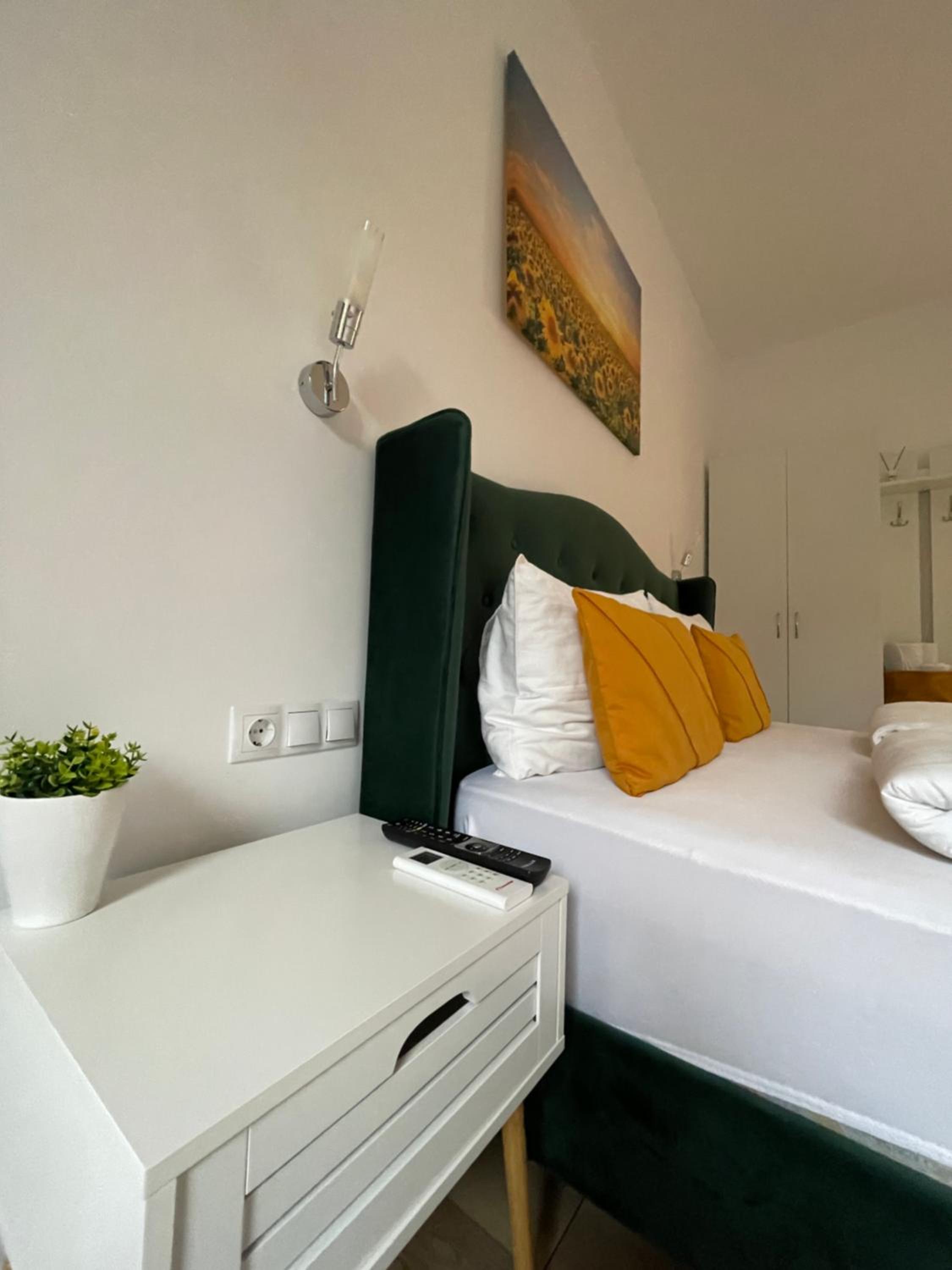 One-Bedroom Apartment - Photo 3