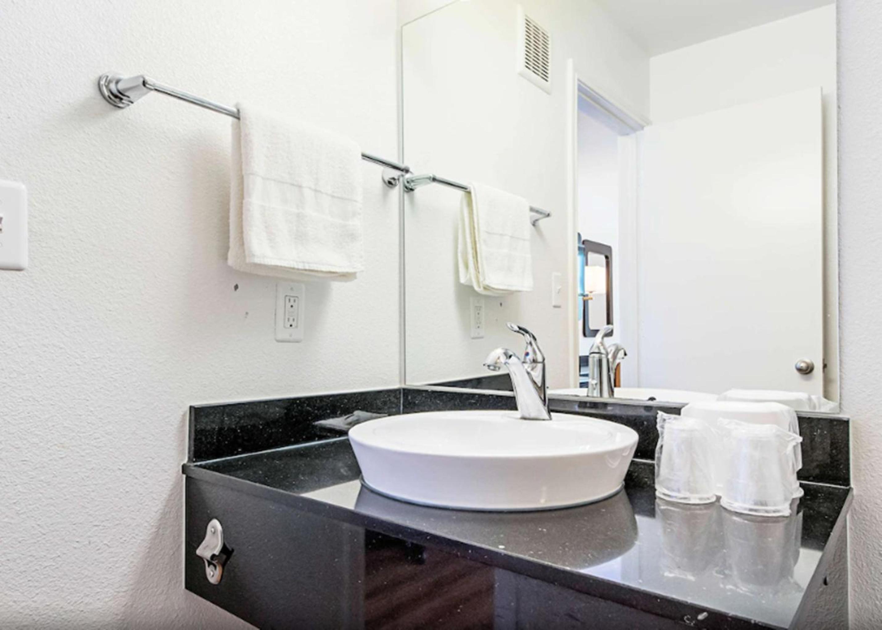 Double Room - Disability Access - Roll In Shower photo 3