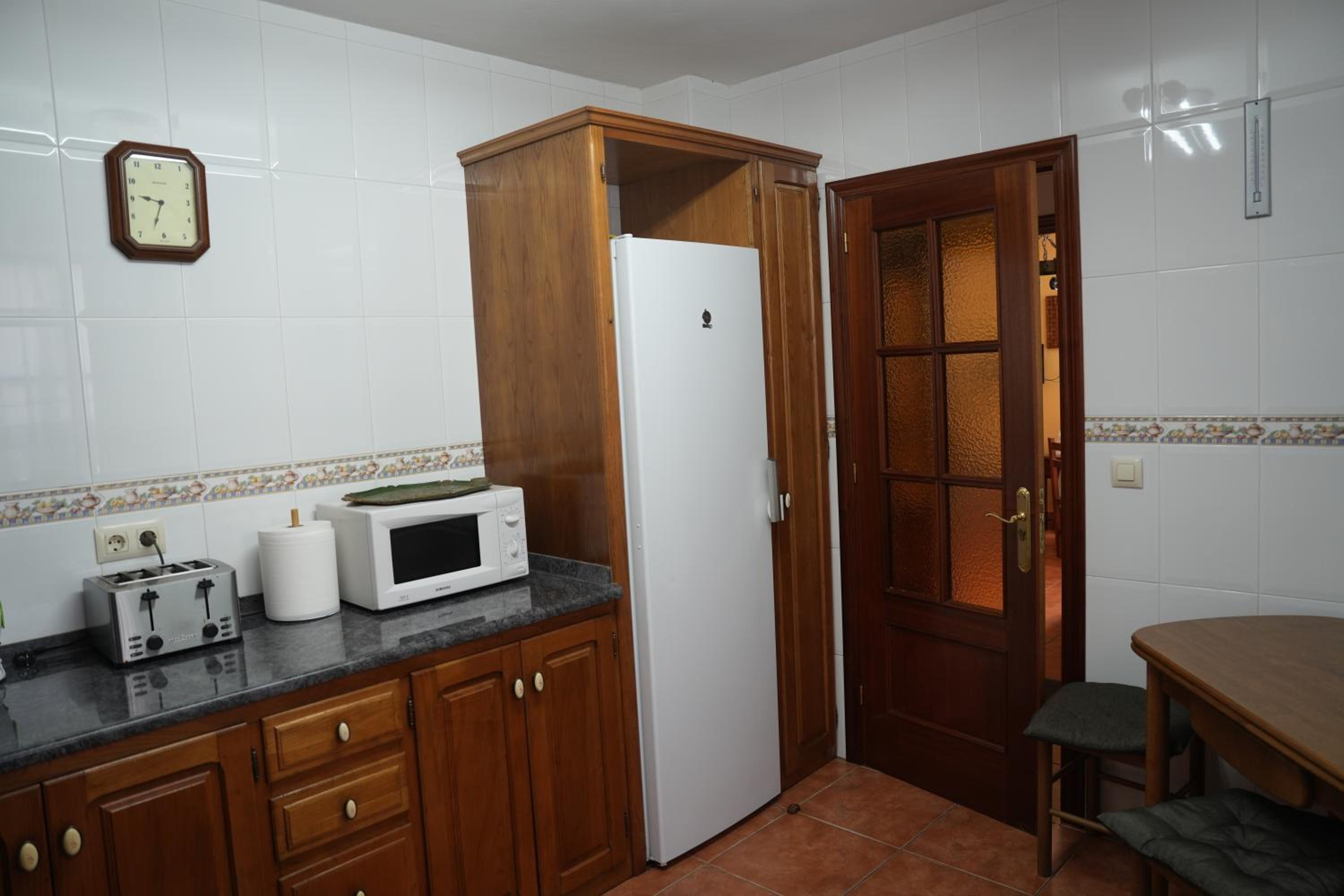 Eight-Bedroom House - Photo 11