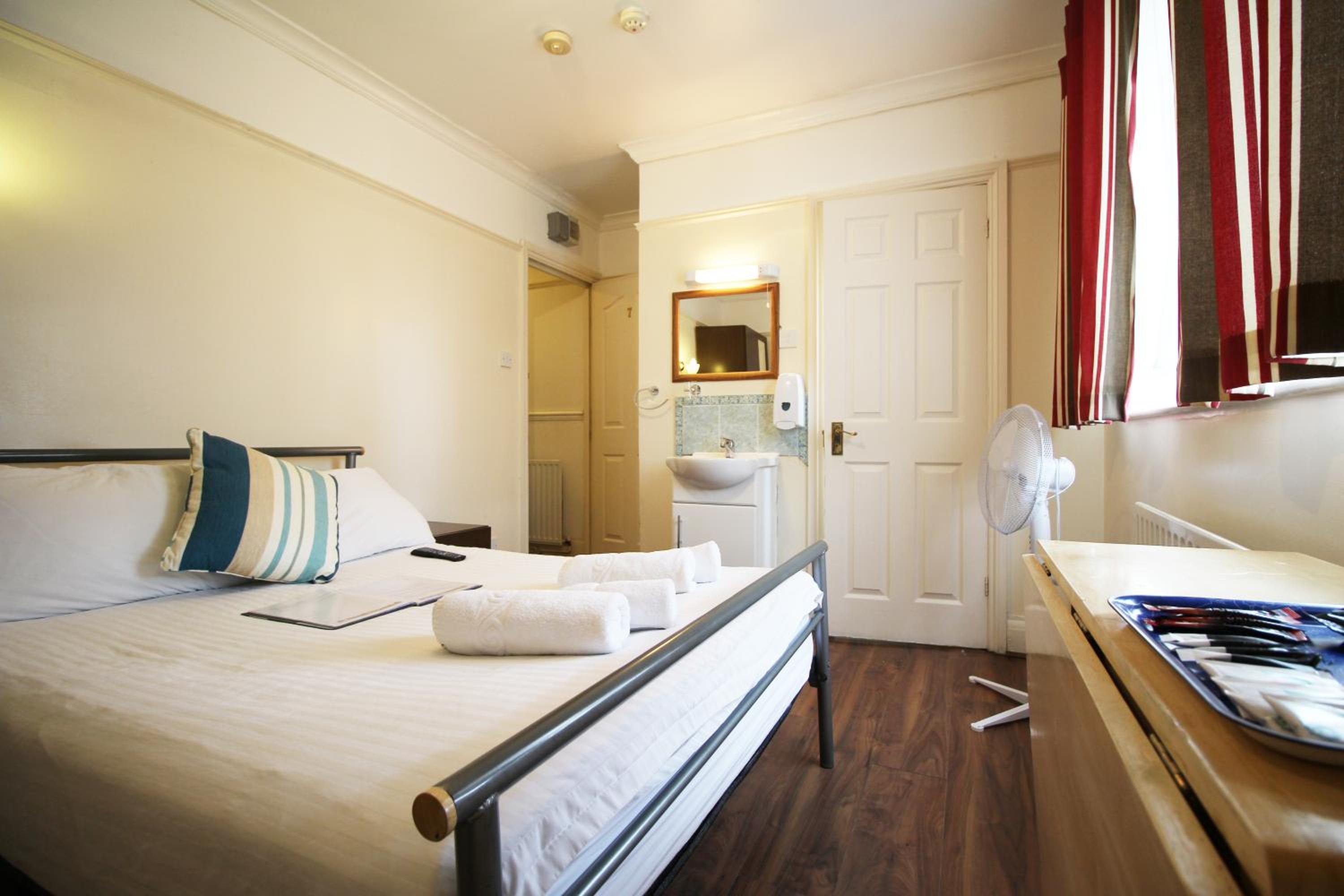 Double Room with Private Bathroom photo 3