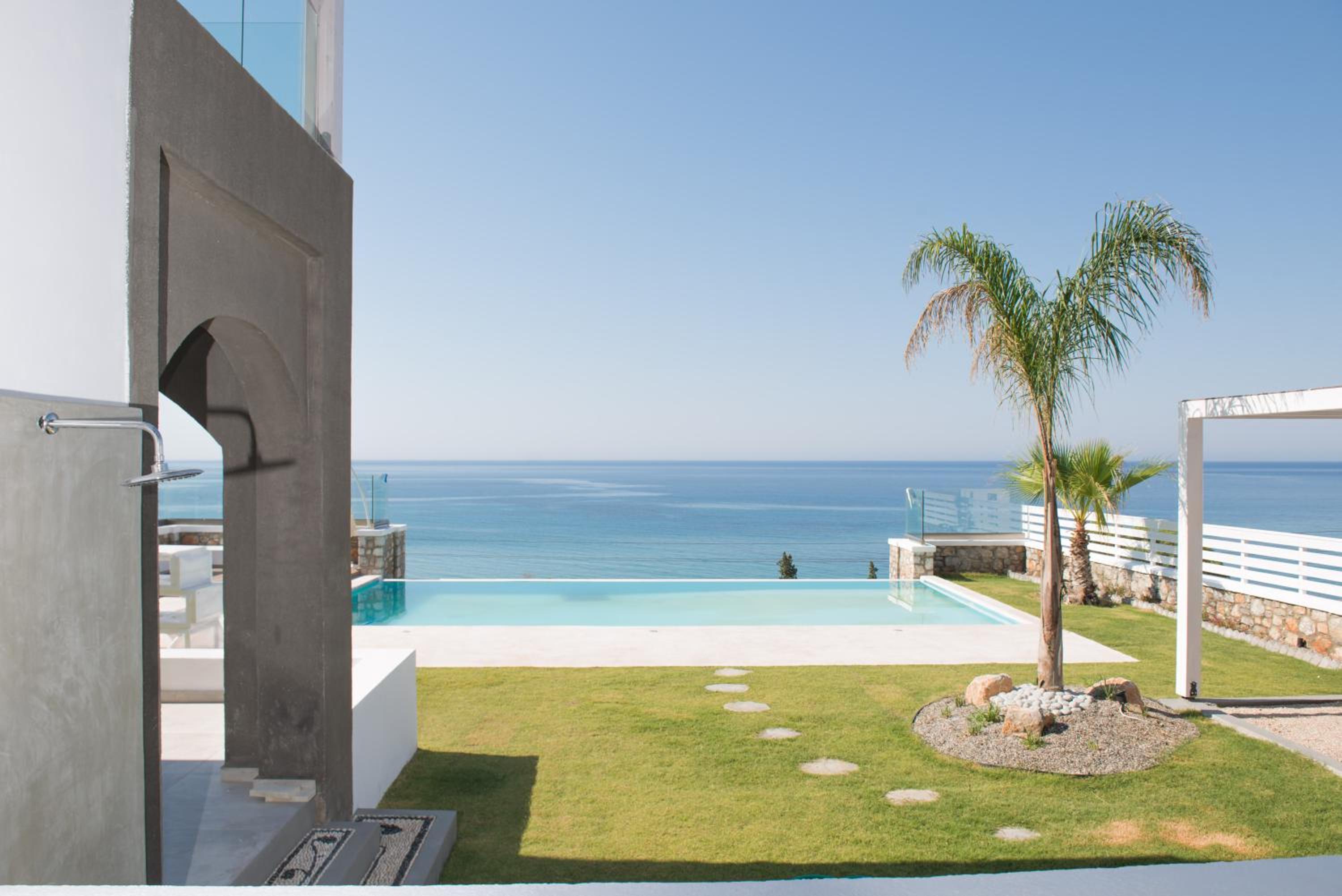 Three-Bedroom Villa photo 2