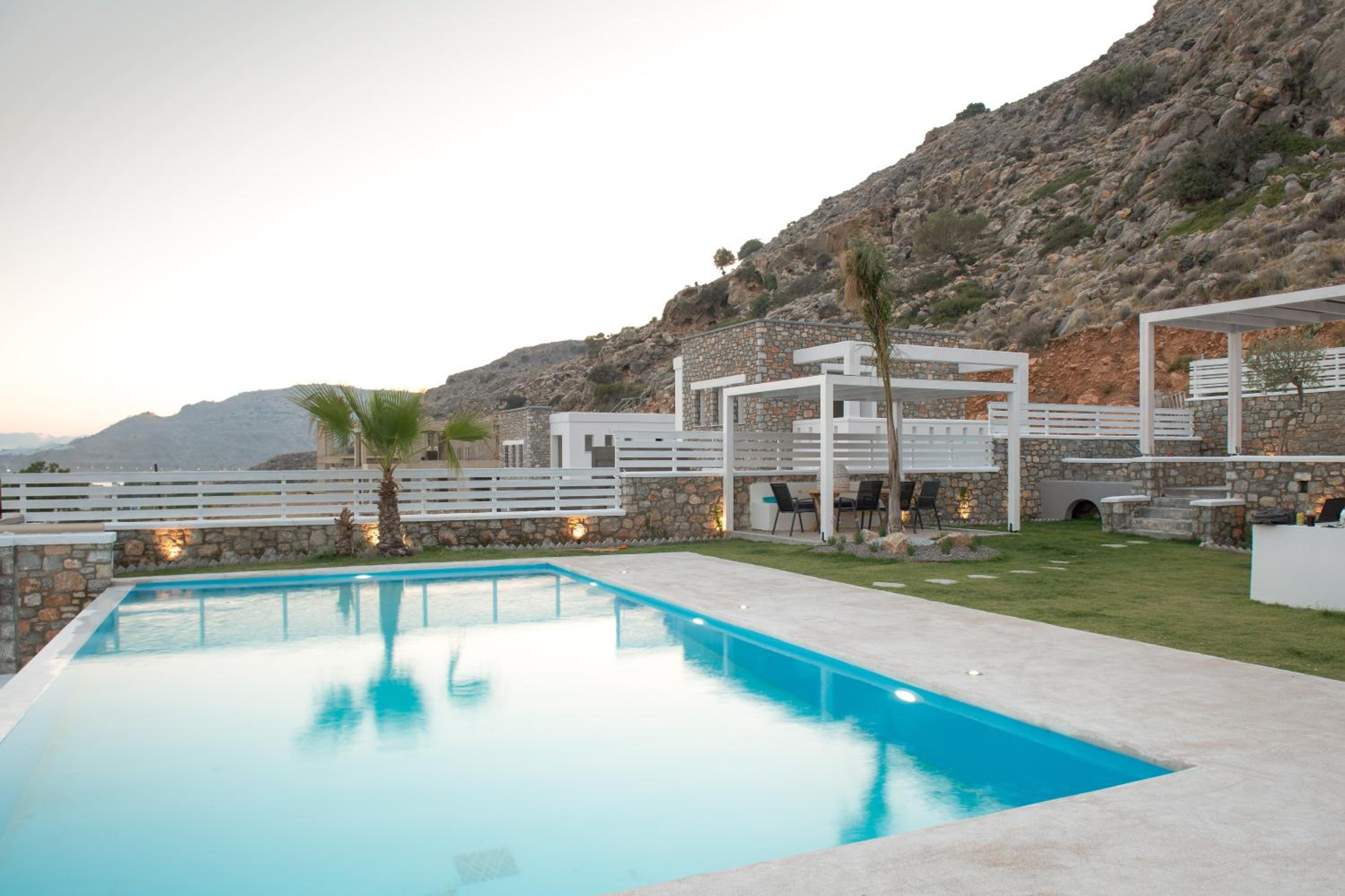 Three-Bedroom Villa photo 2