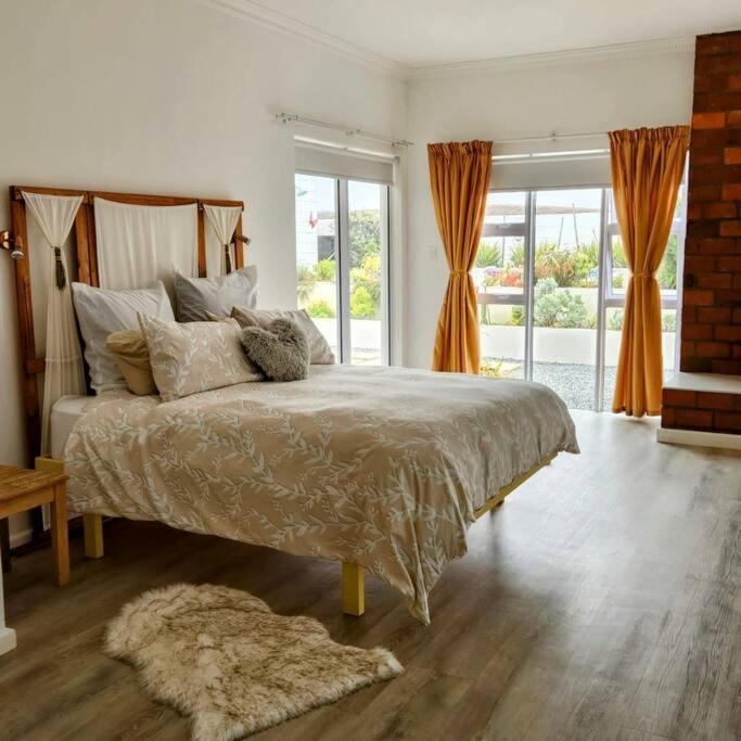 Three-Bedroom House photo 1