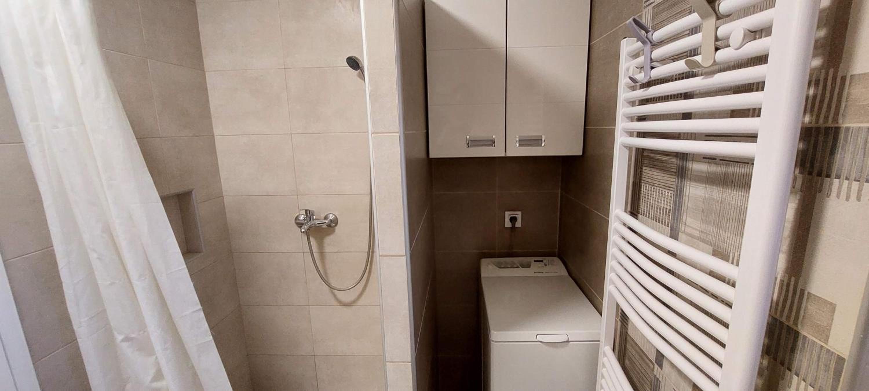 One-Bedroom Apartment photo 2