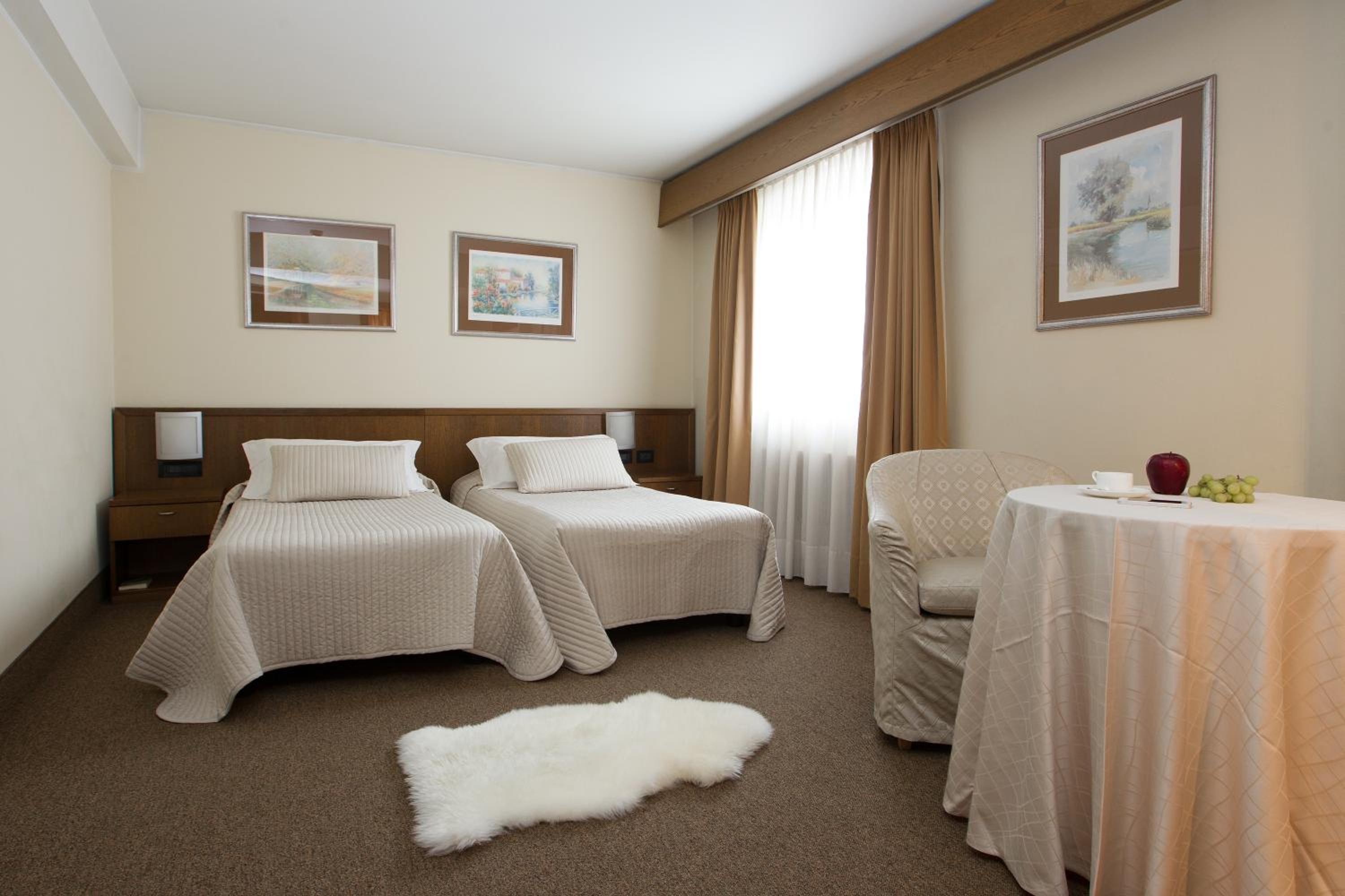 Classic Double or Twin Room - Photo 4