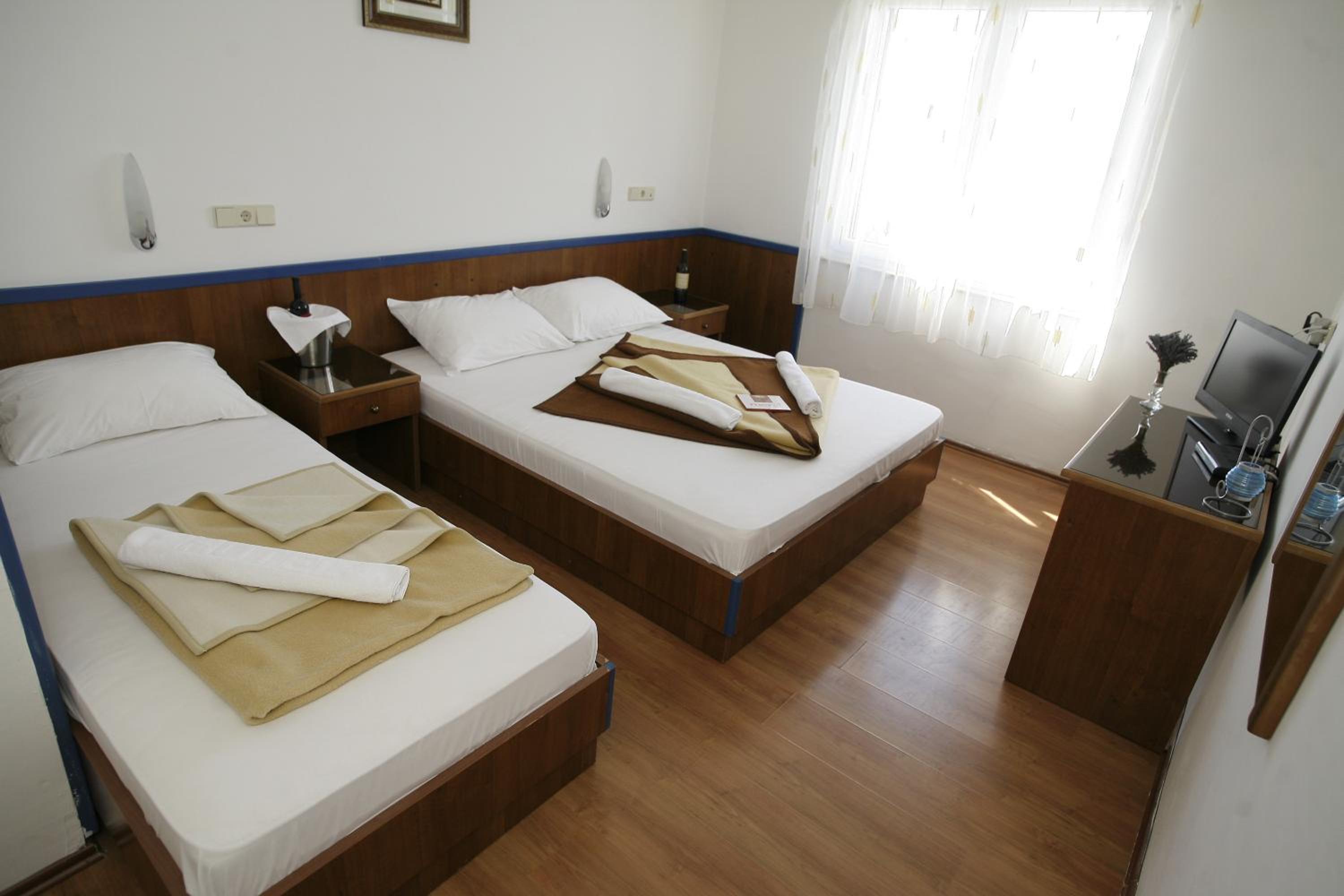 Standard Room with Sea View - Photo 11