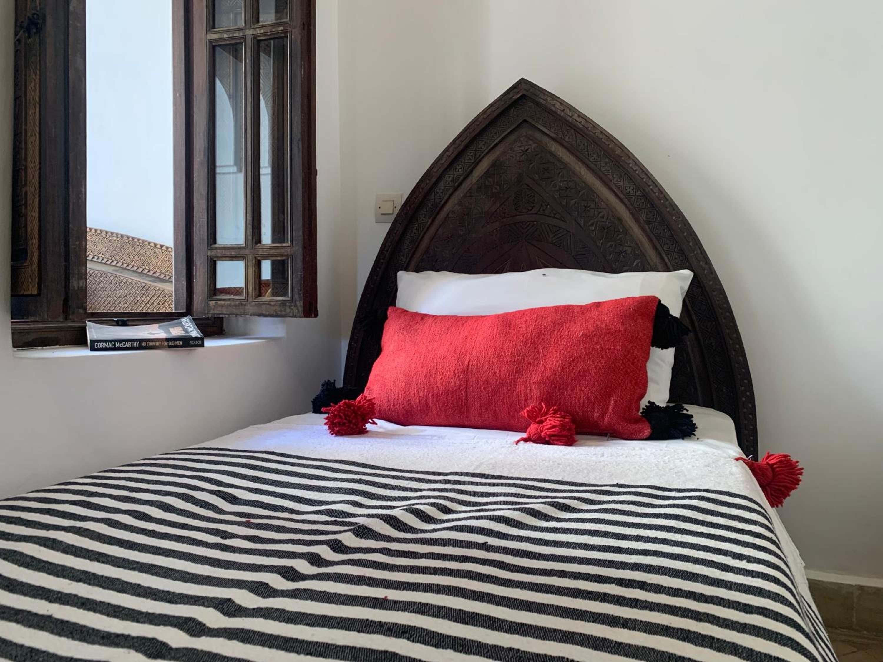 Twin Room with Private Bathroom - Photo 15