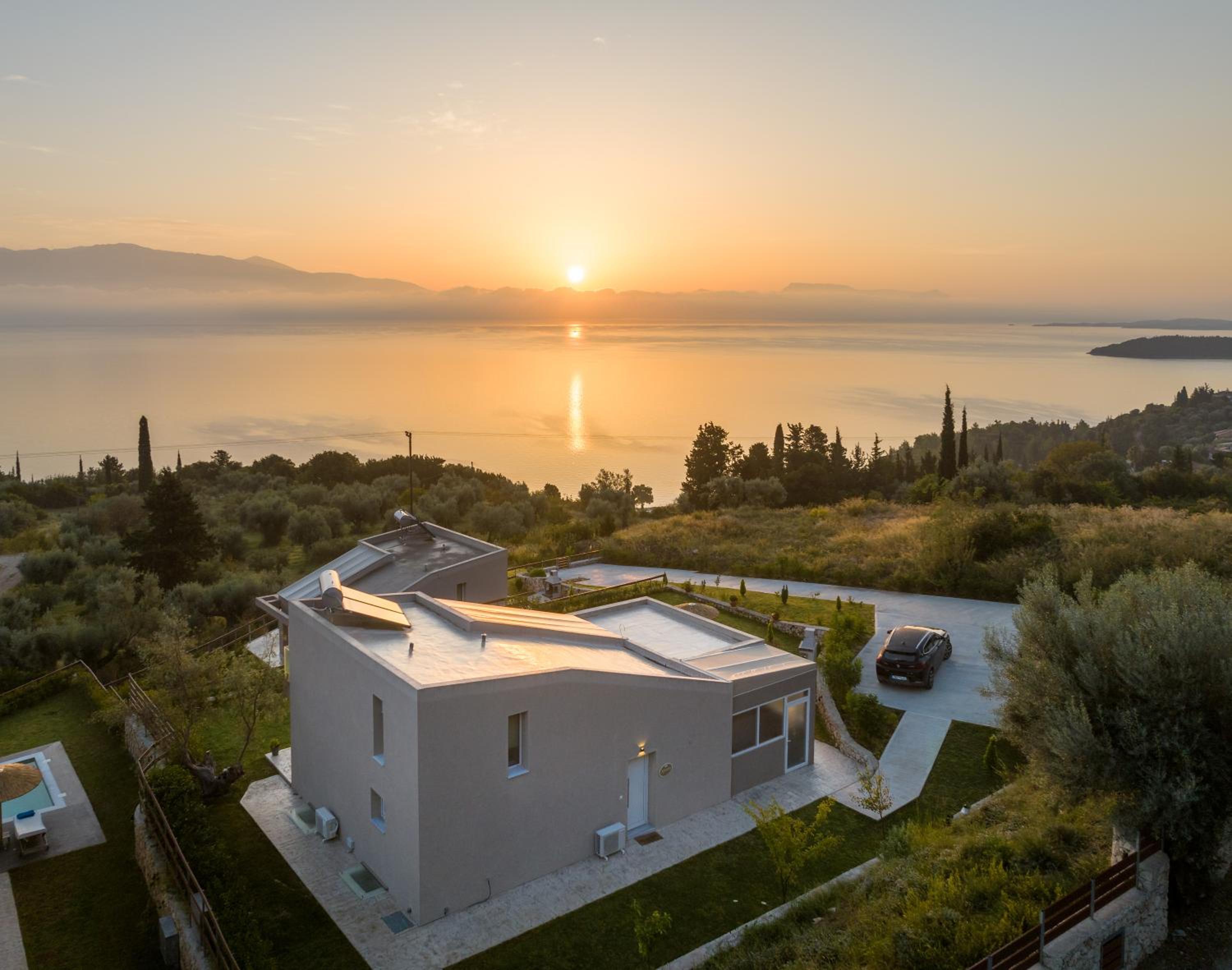 Three-Bedroom Villa photo 3