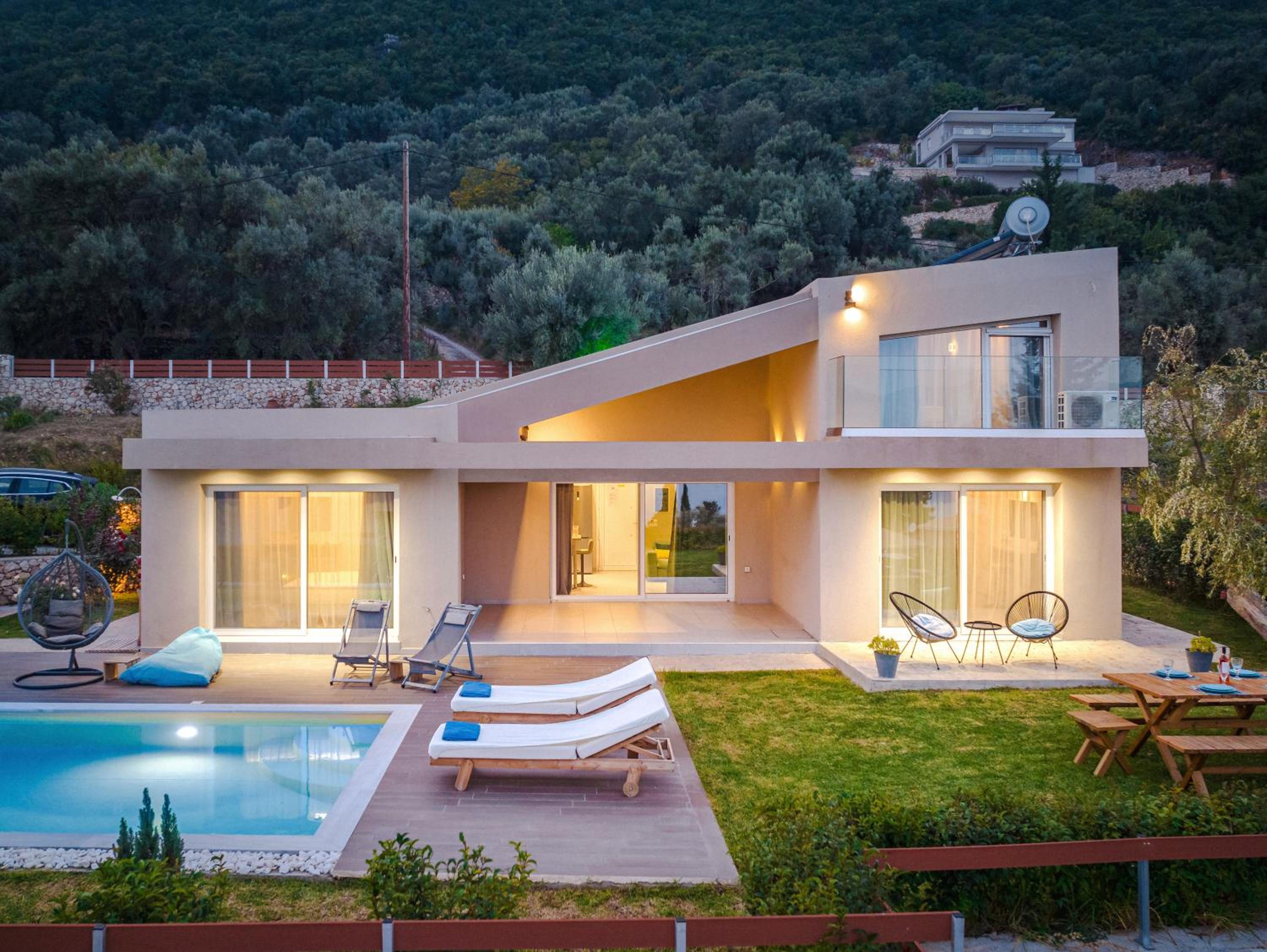 Three-Bedroom Villa photo 2