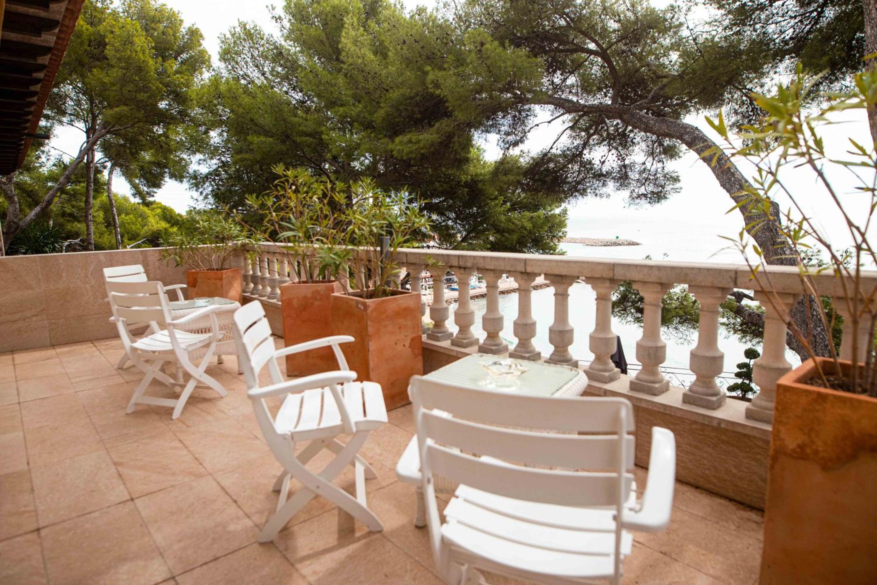 Double Room with Balcony and Sea View - Photo 2