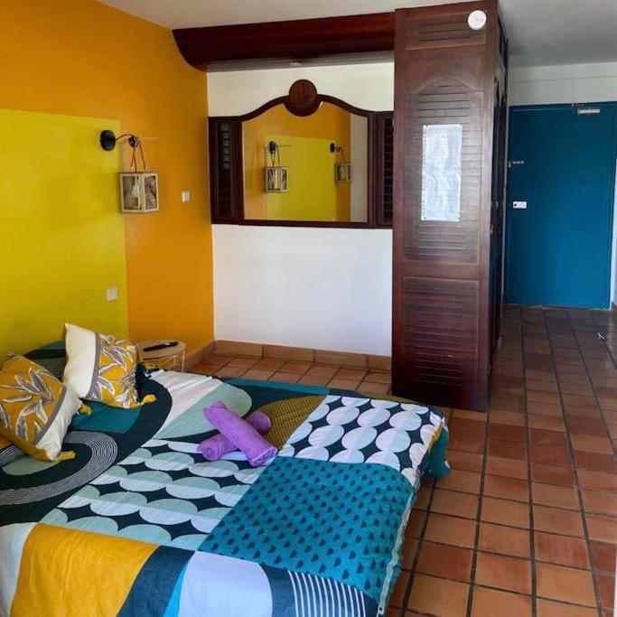One-Bedroom Apartment - Photo 1