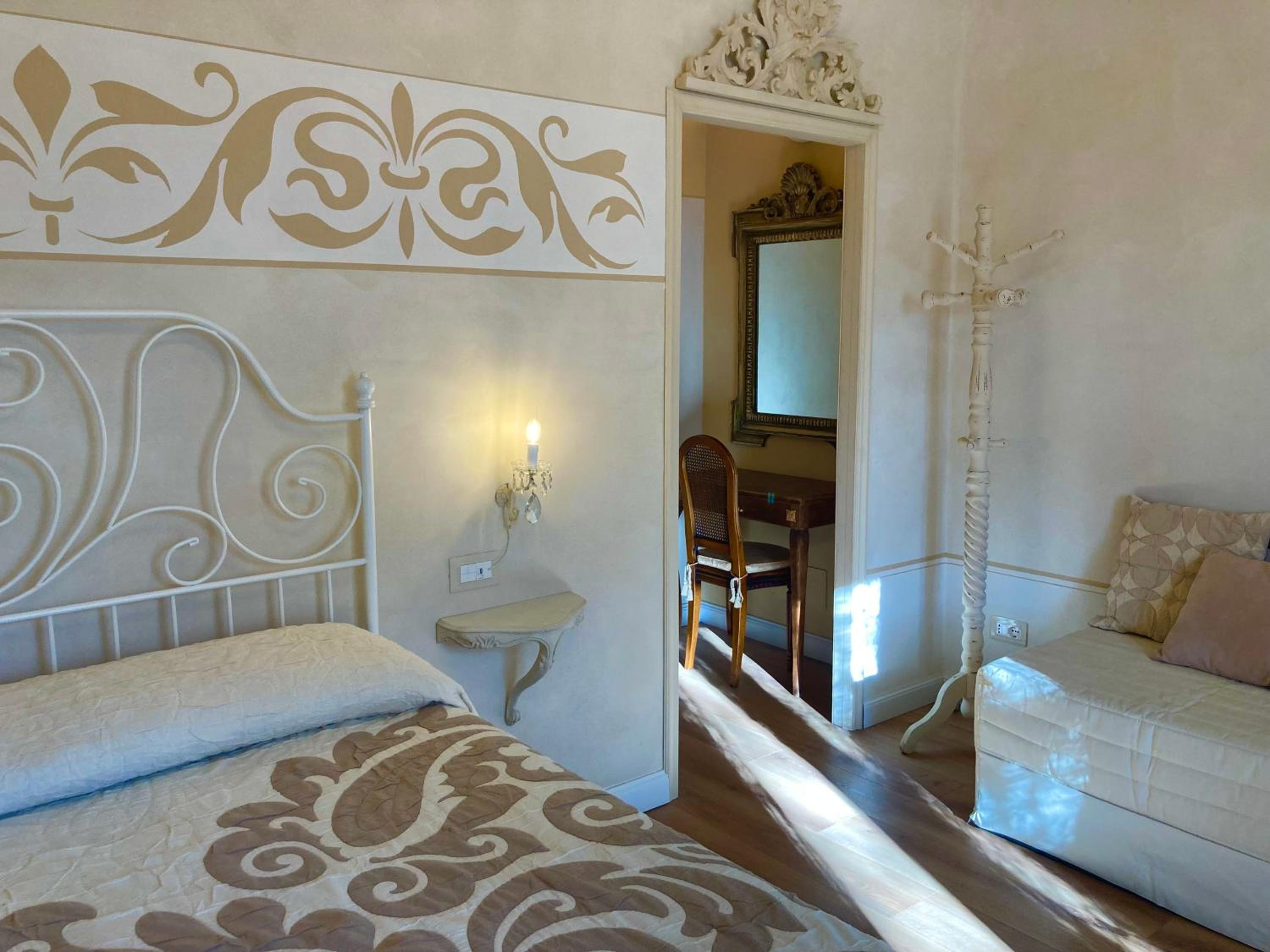 Deluxe Double Room (2 Adults + 1 Child)