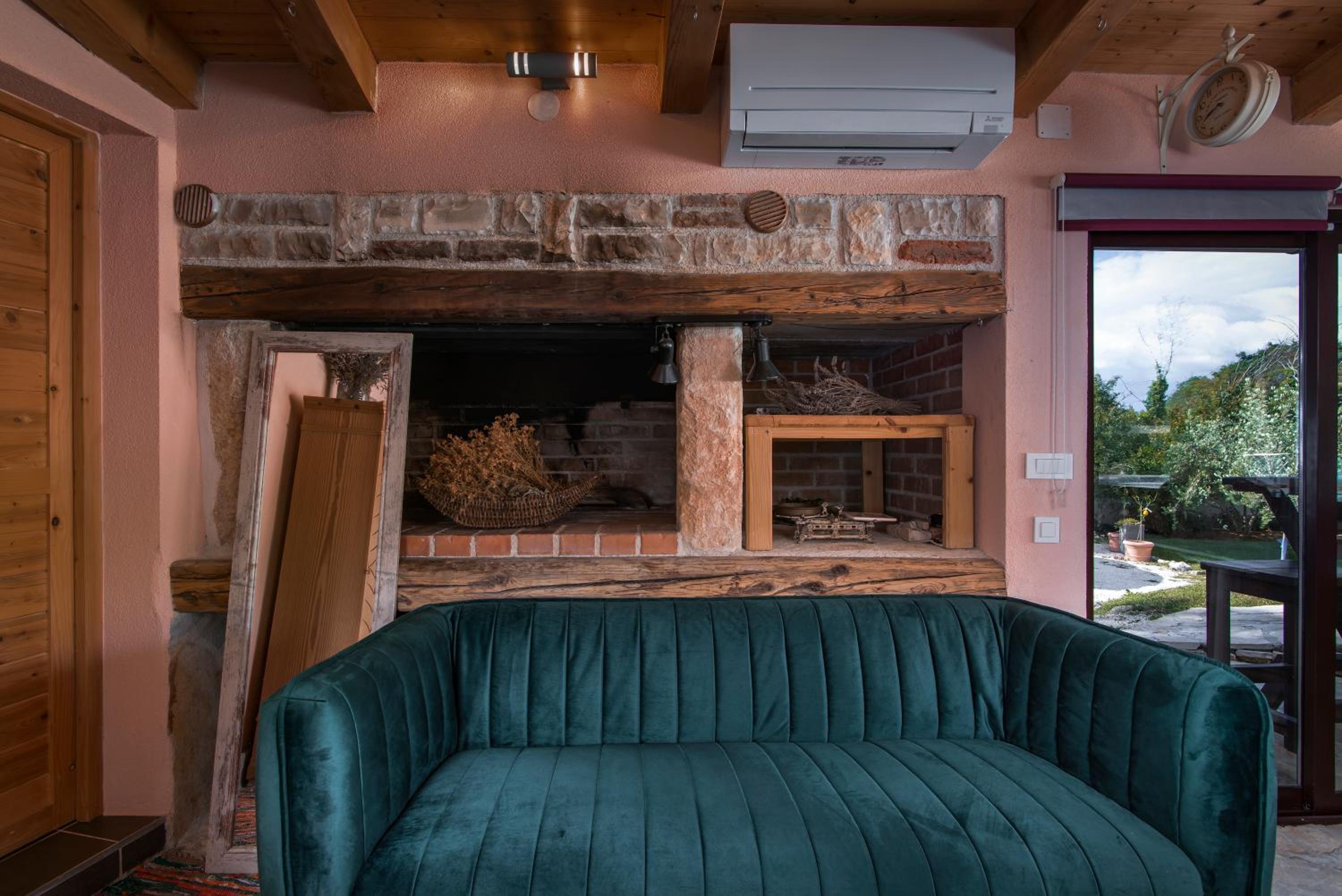 One-Bedroom House photo 1