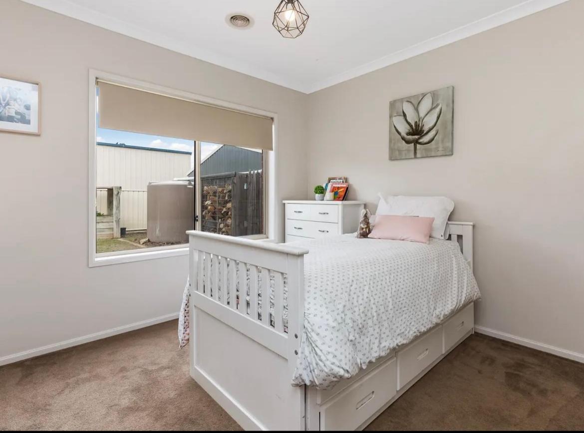 Five-Bedroom House photo 1