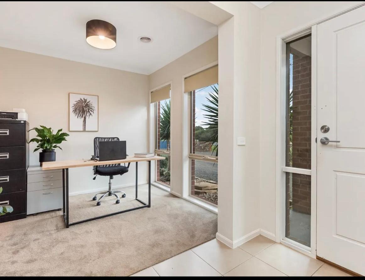 Five-Bedroom House photo 3