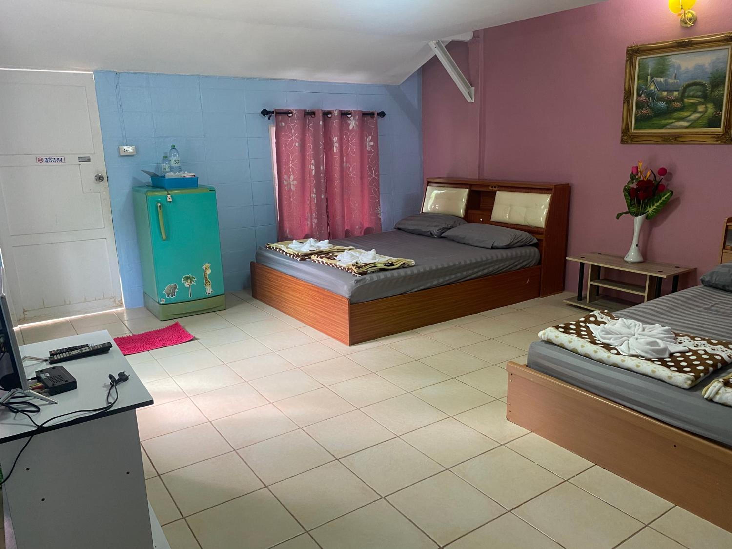 Deluxe Queen Room with Two Queen Beds photo 2