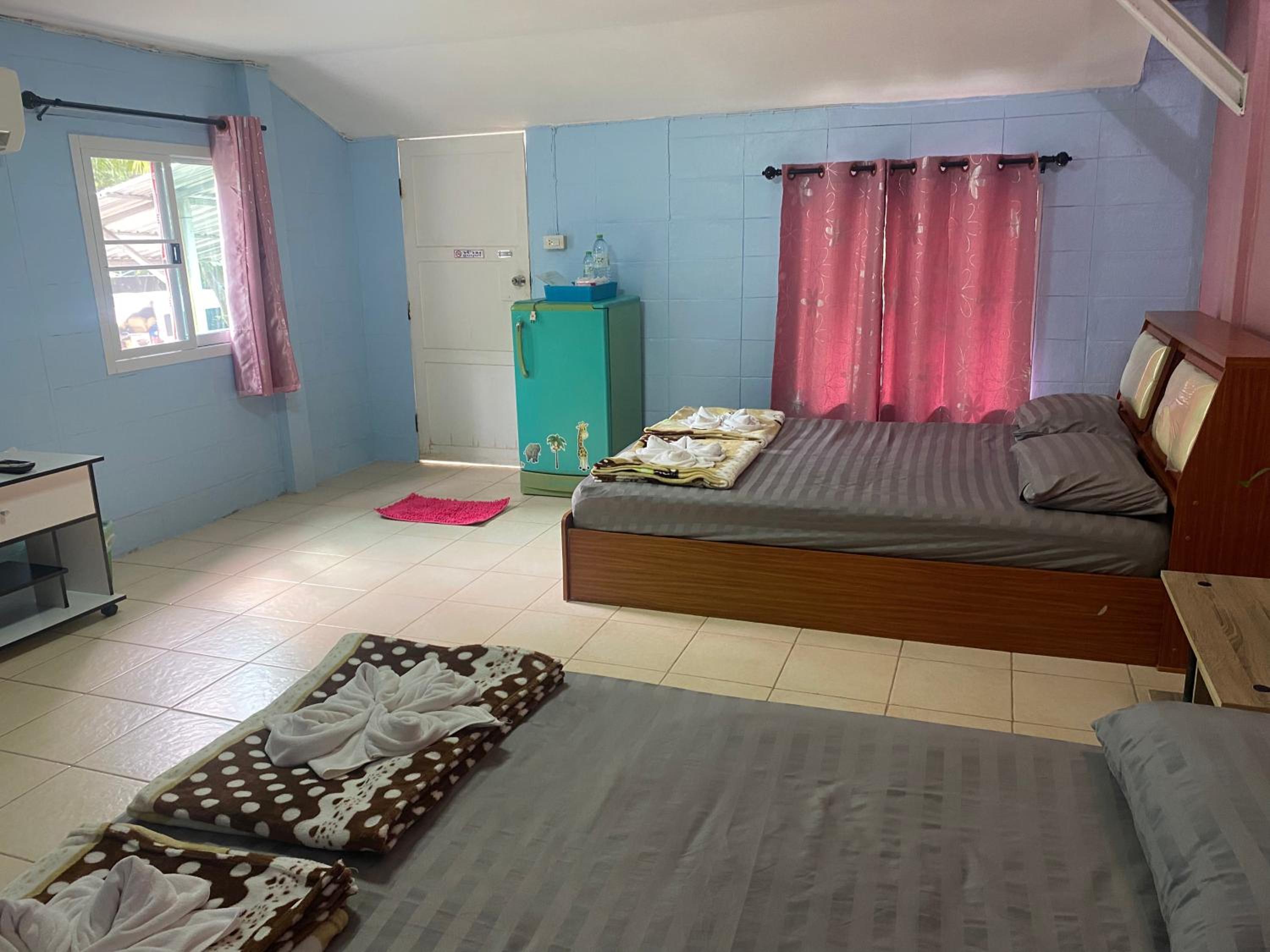 Deluxe Queen Room with Two Queen Beds photo 3