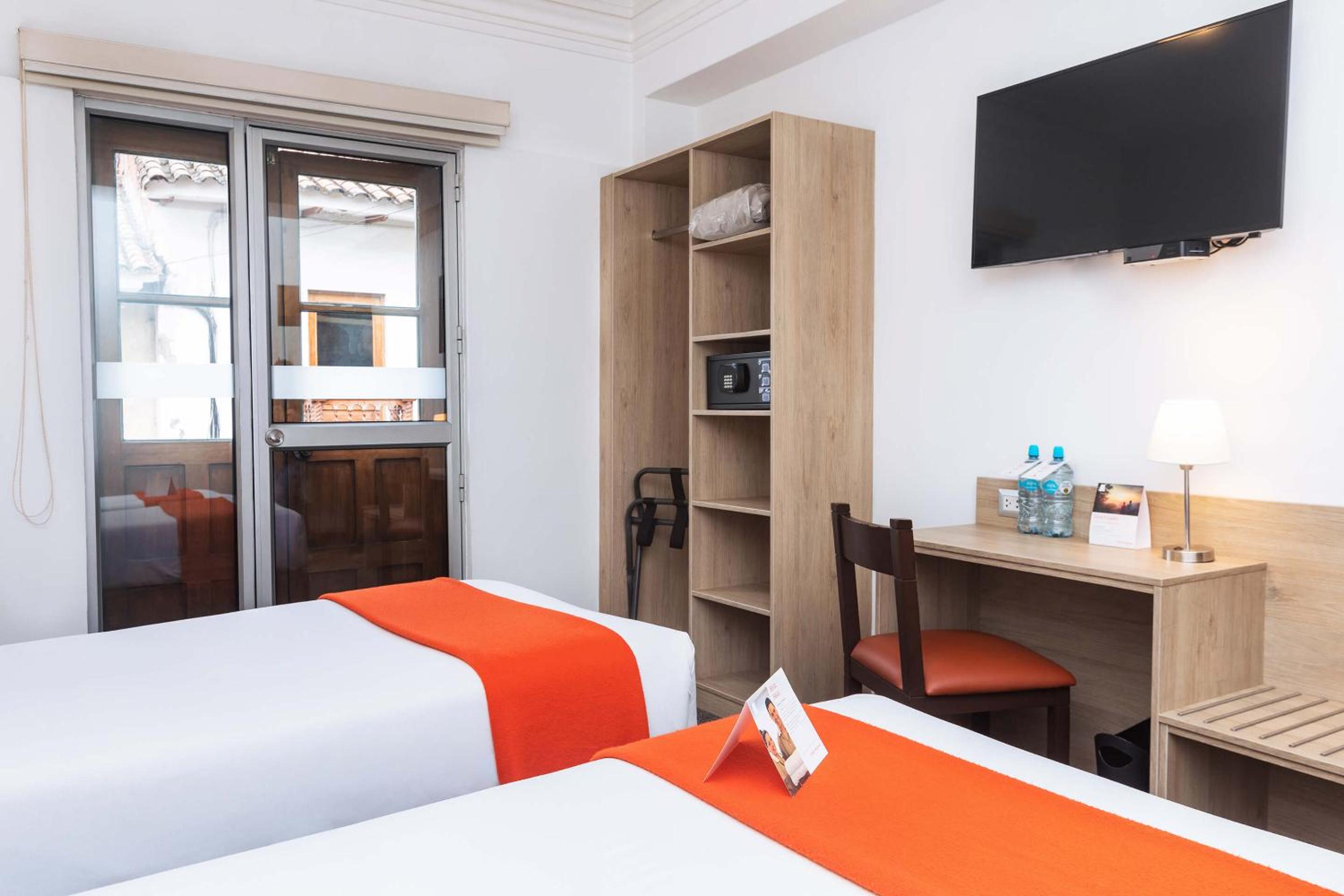 Traditional Twin Room - Photo 2