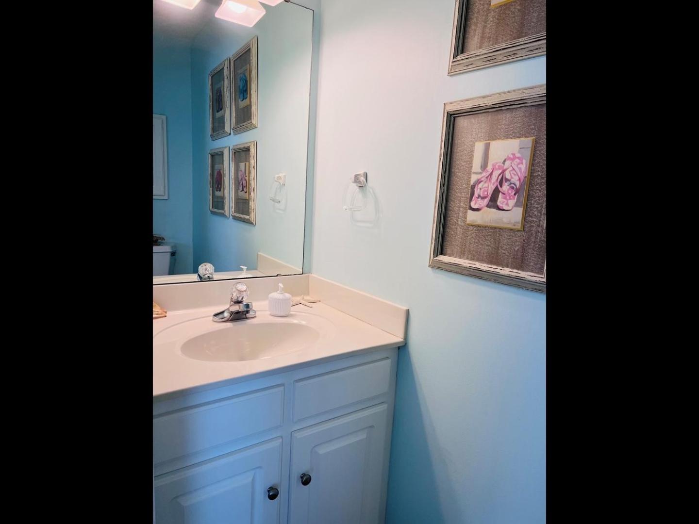 Four-Bedroom Vacation Home photo 2