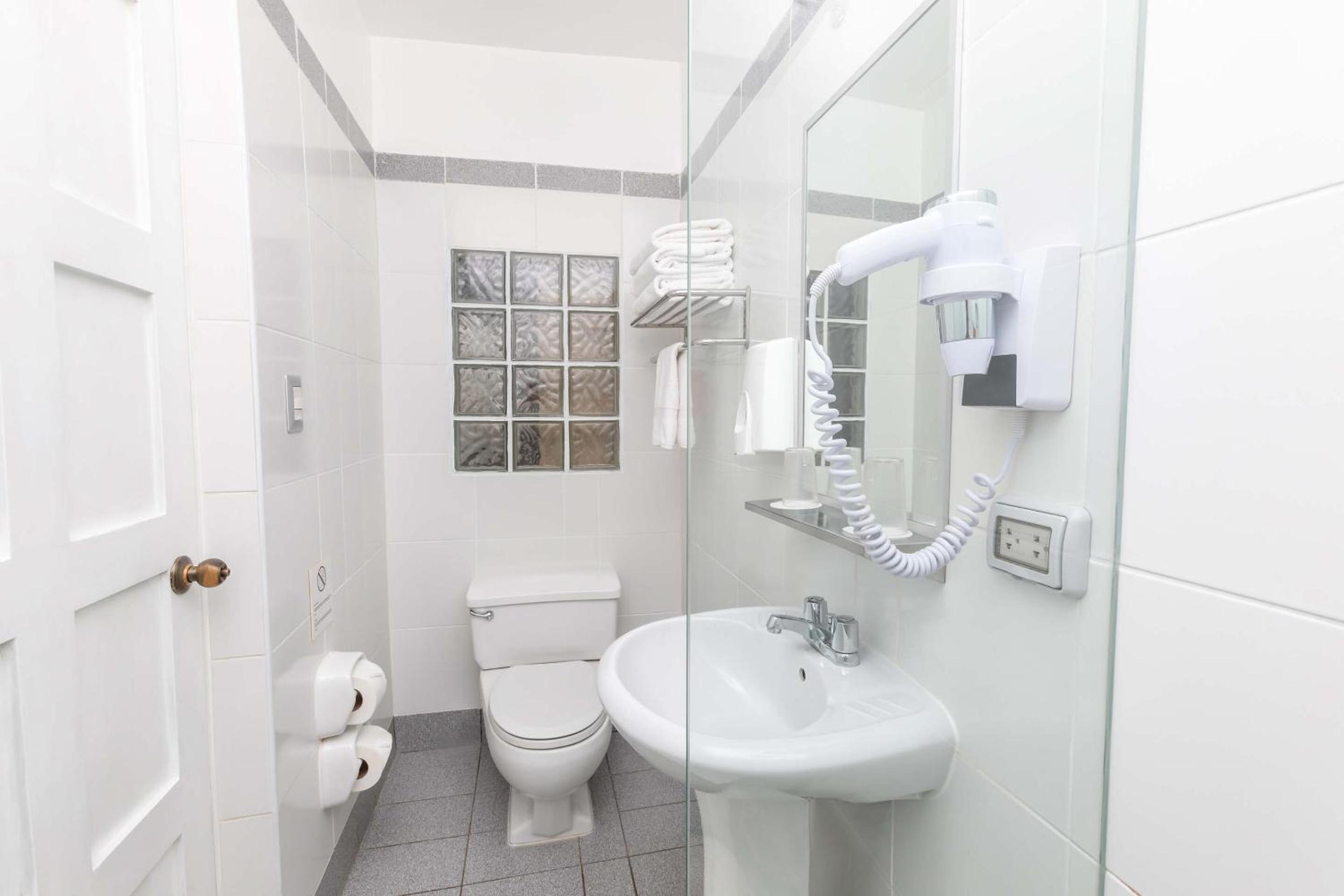 Triple Room - Photo 6