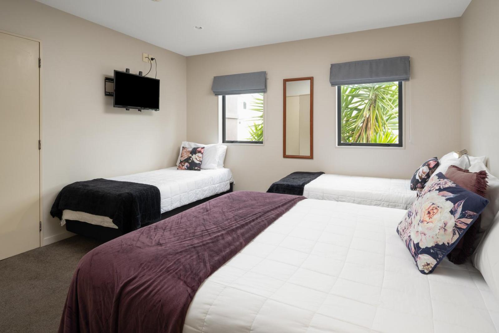 Family Two-Bedroom Apartment with Sea View