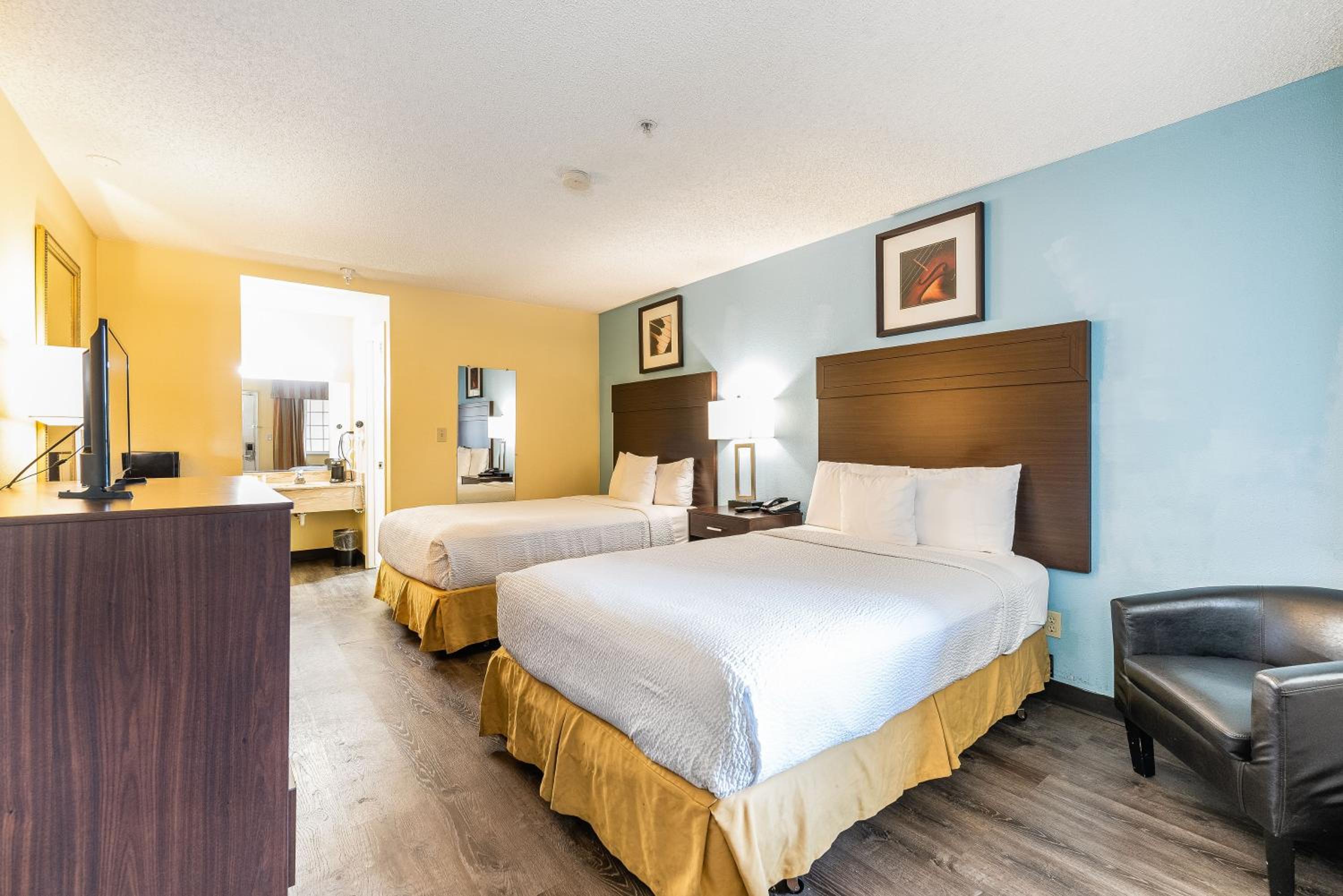 Deluxe Double Room with Two Double Beds - Non-Smoking - Photo 1