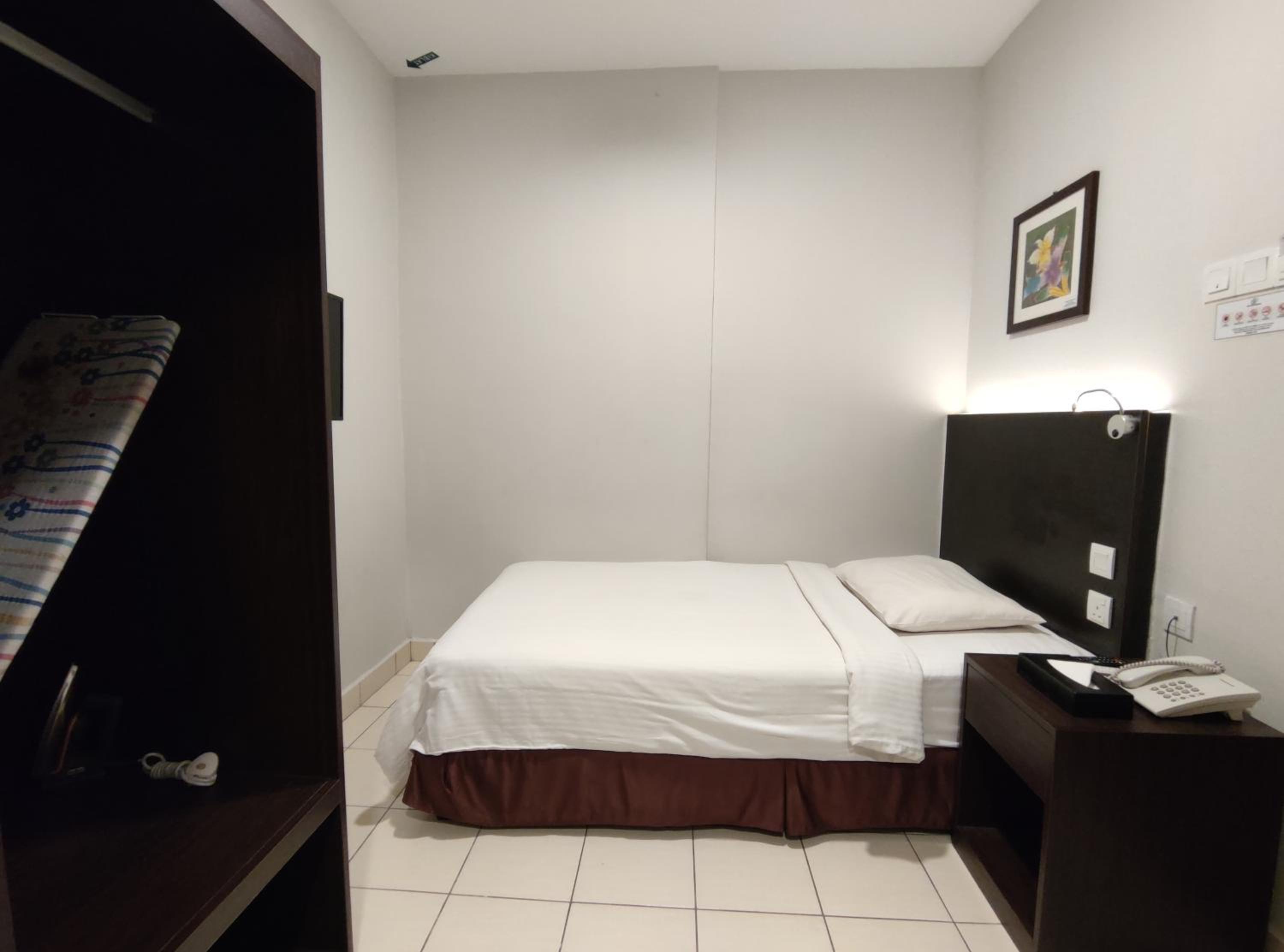 Standard Single Room - Photo 2