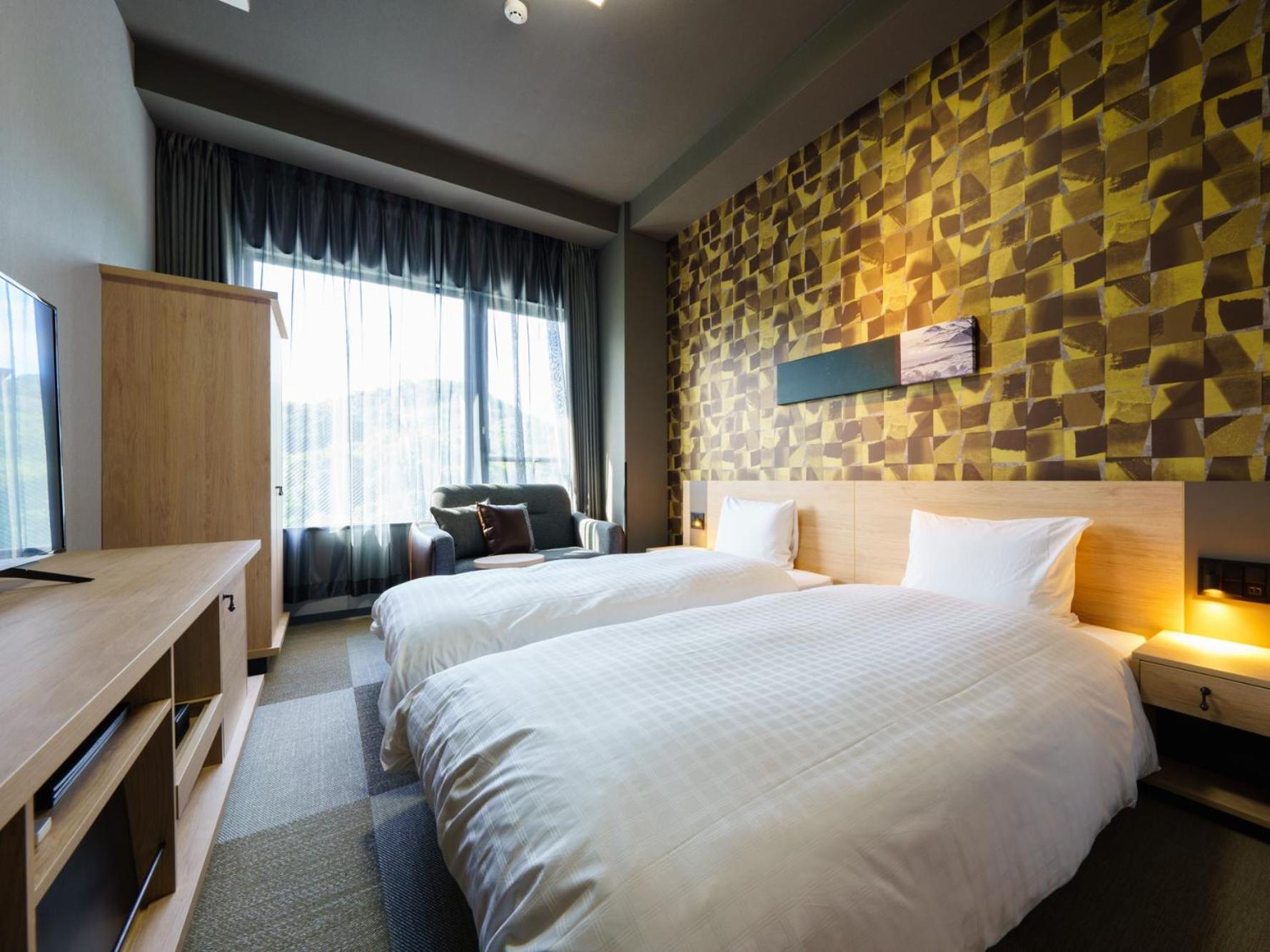 Standard Twin Room with Mountain View - Non-Smoking - Photo 1