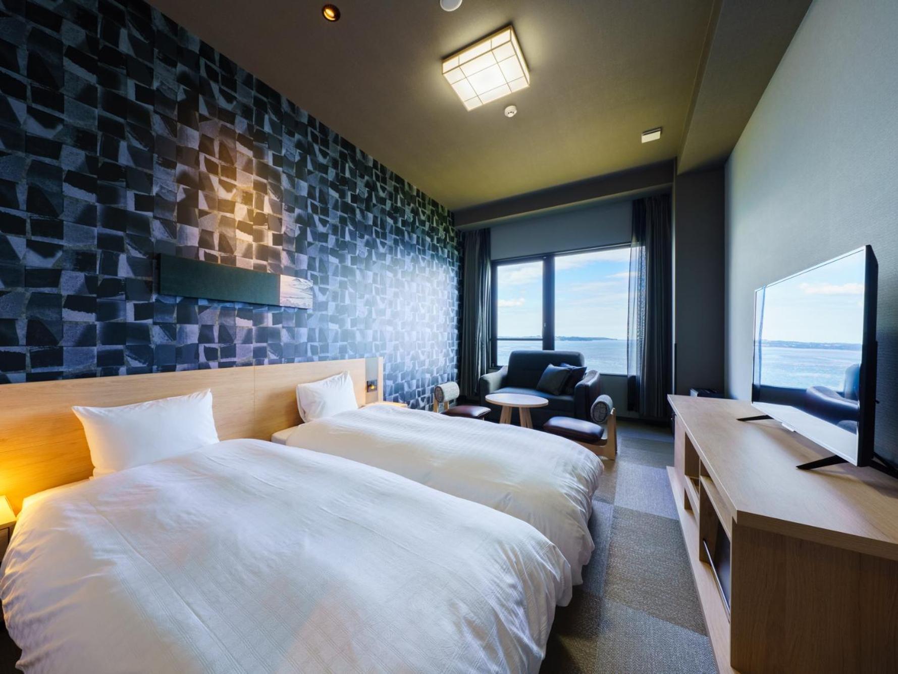Standard Twin Room with Sea View - Non-Smoking - Photo 1