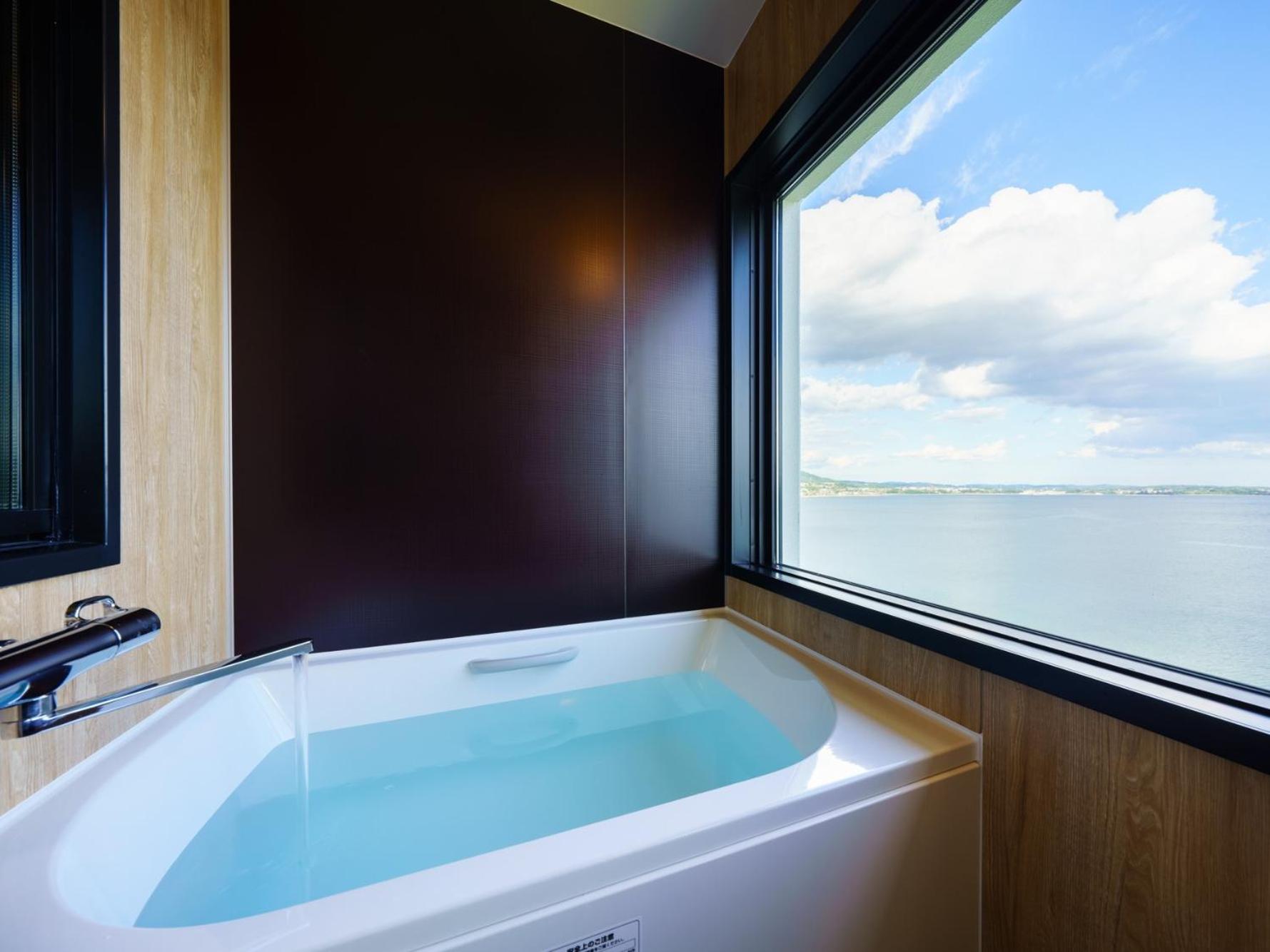 Executive Twin Room with Sea View - Non-Smoking - Photo 2