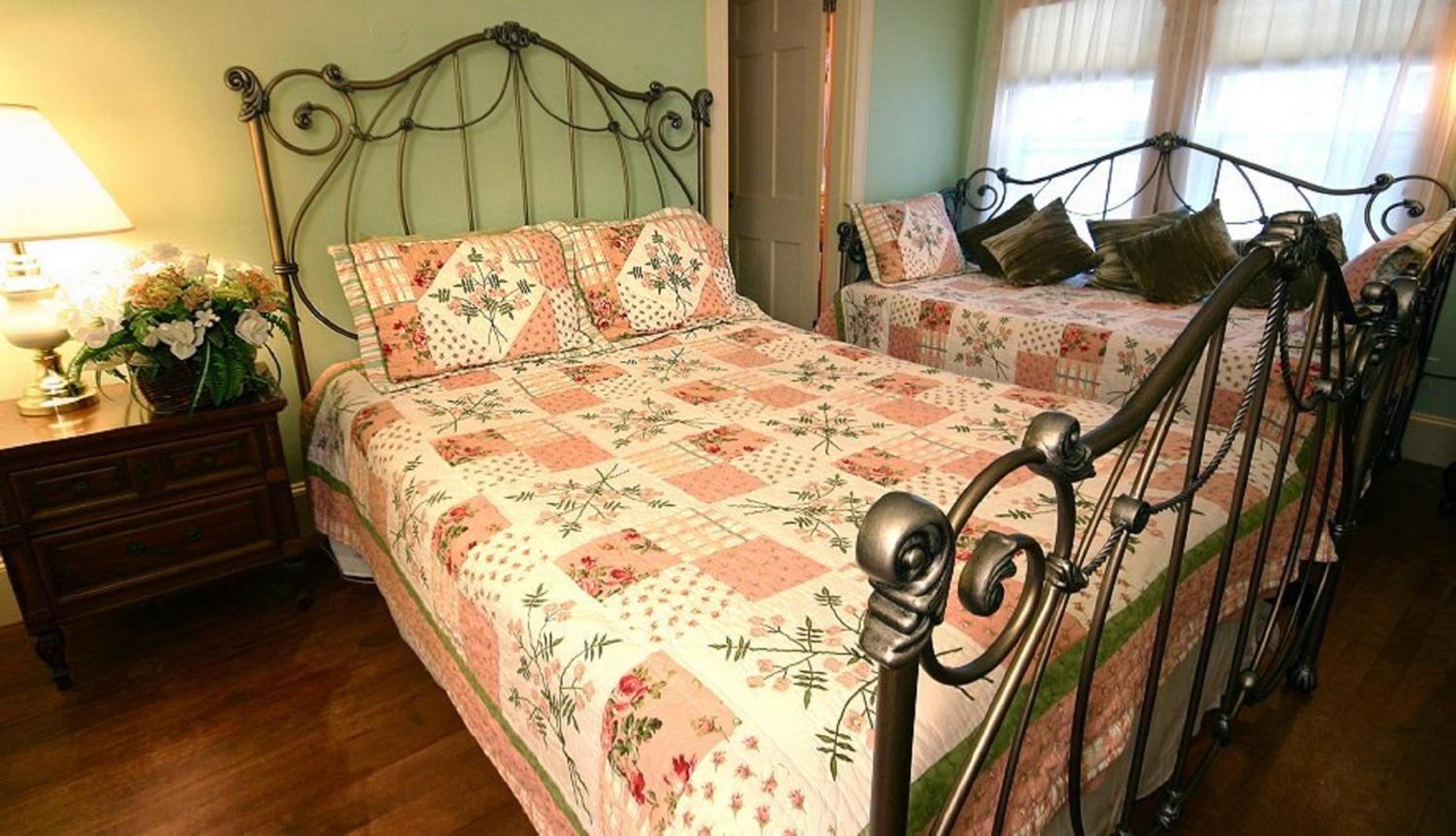 Standard Queen Room photo 2