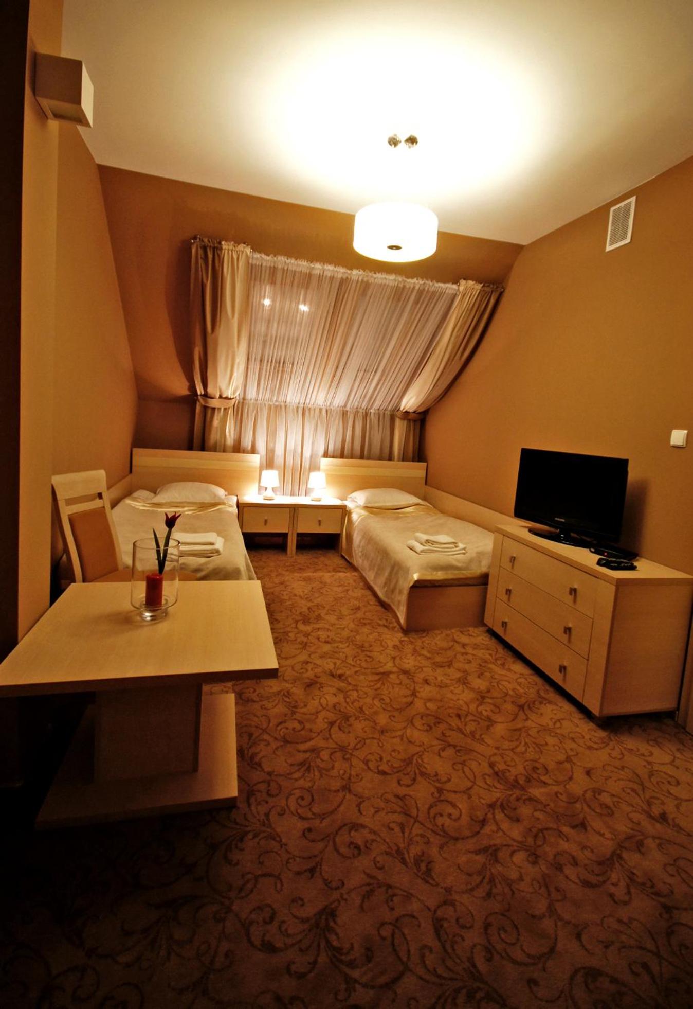 Twin Room - Photo 3