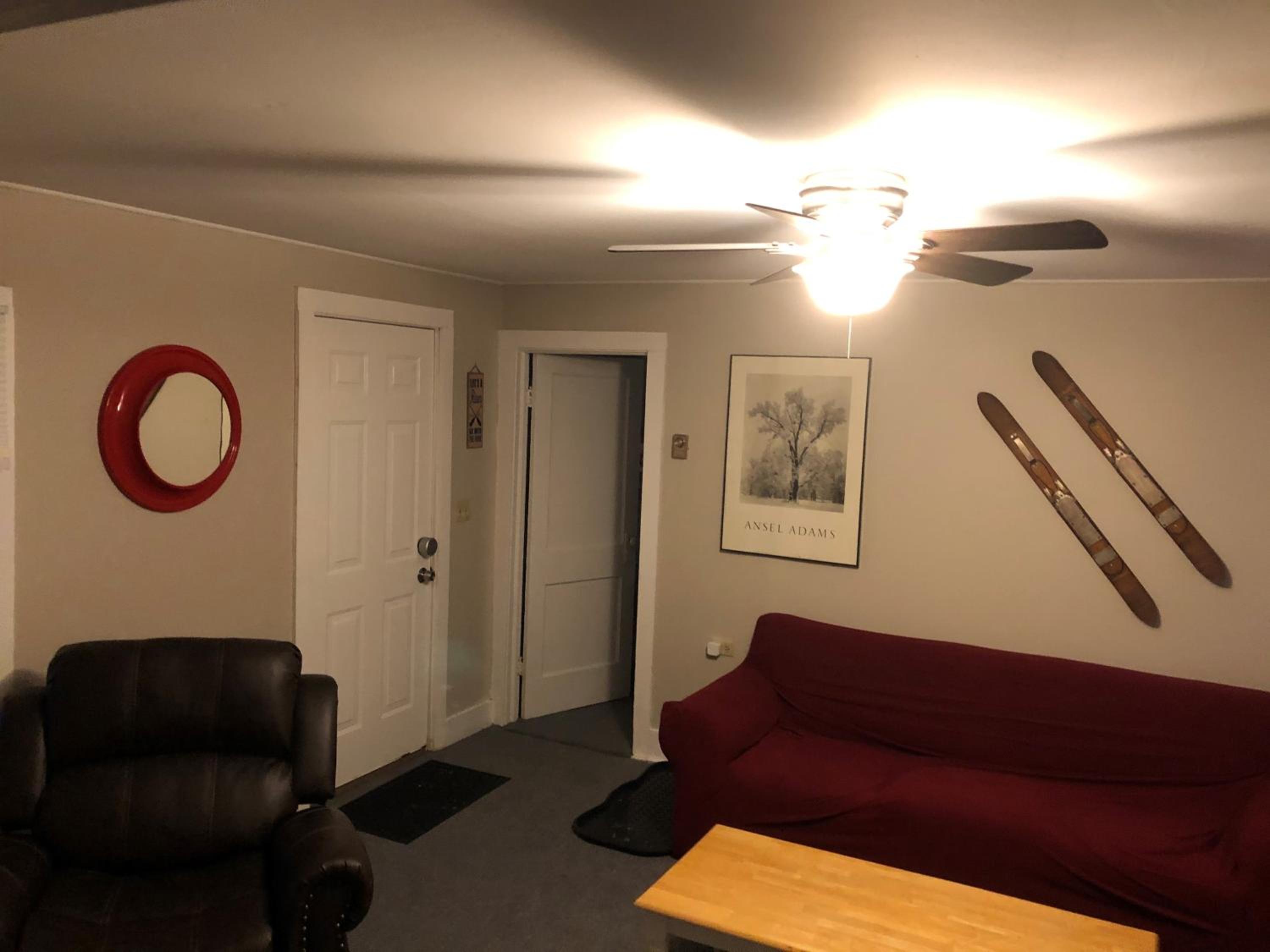 Six-Bedroom House - Photo 10